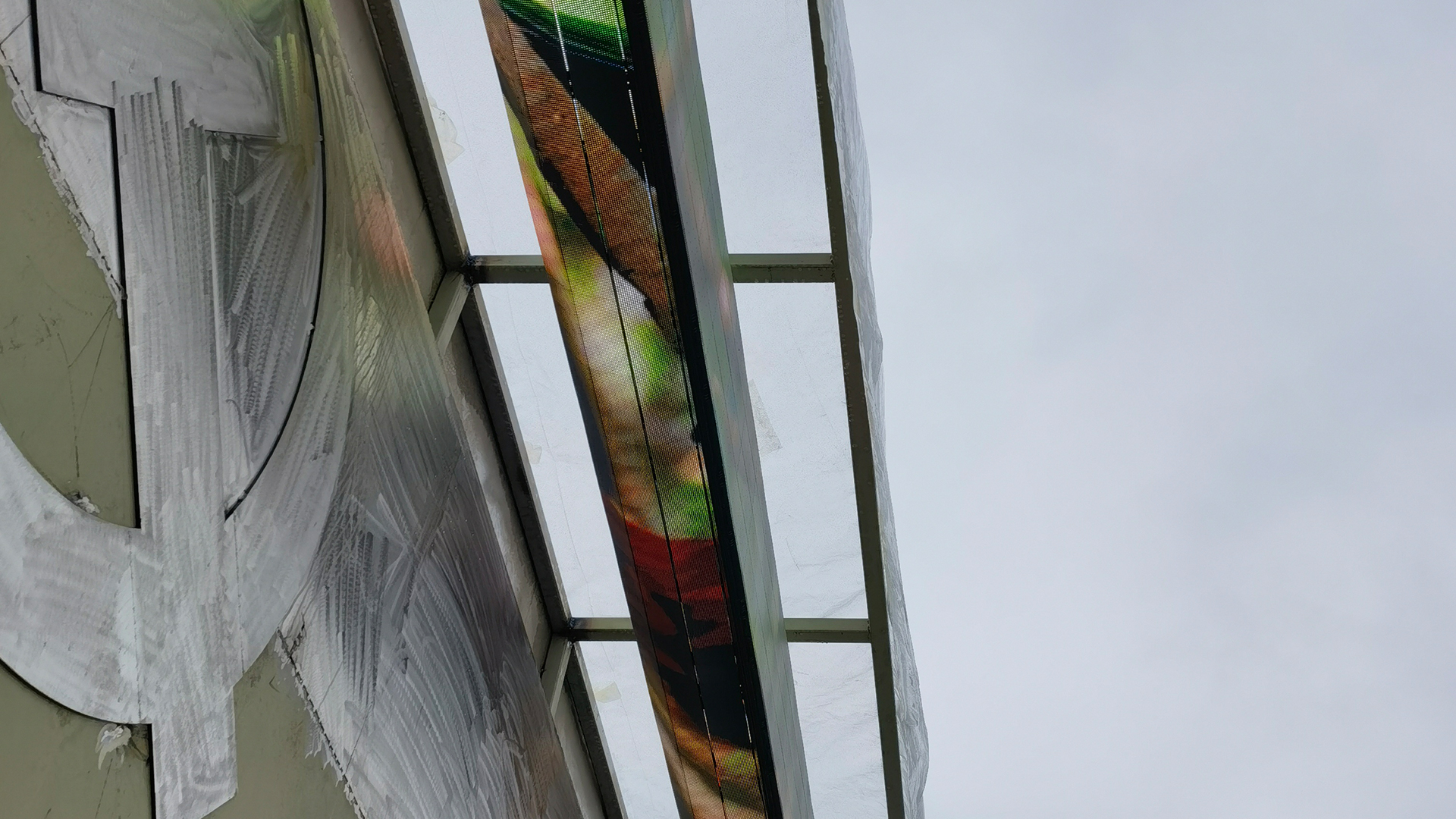 Rollable LED display structure that can be stored and quickly deployed for cultural tourism events