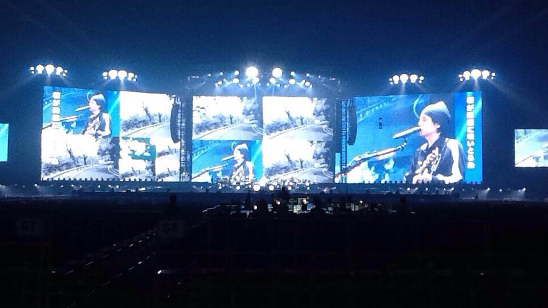 Rollable LED display system at Masaharu Fukuyama Japan tour concert