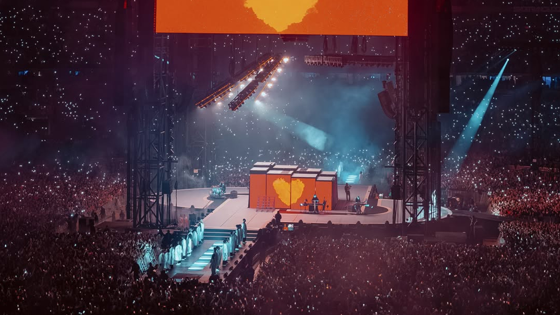 Liftable folding LED display integrated into a stadium concert stage structure in France
