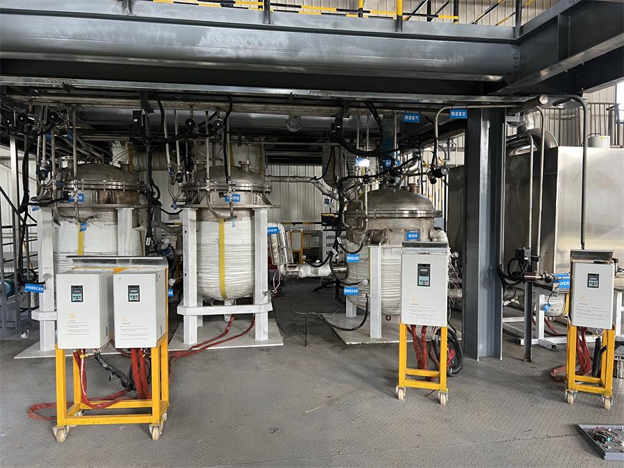 Induction heating machines in chemical applications Induction heating machines used in the chemical industry
