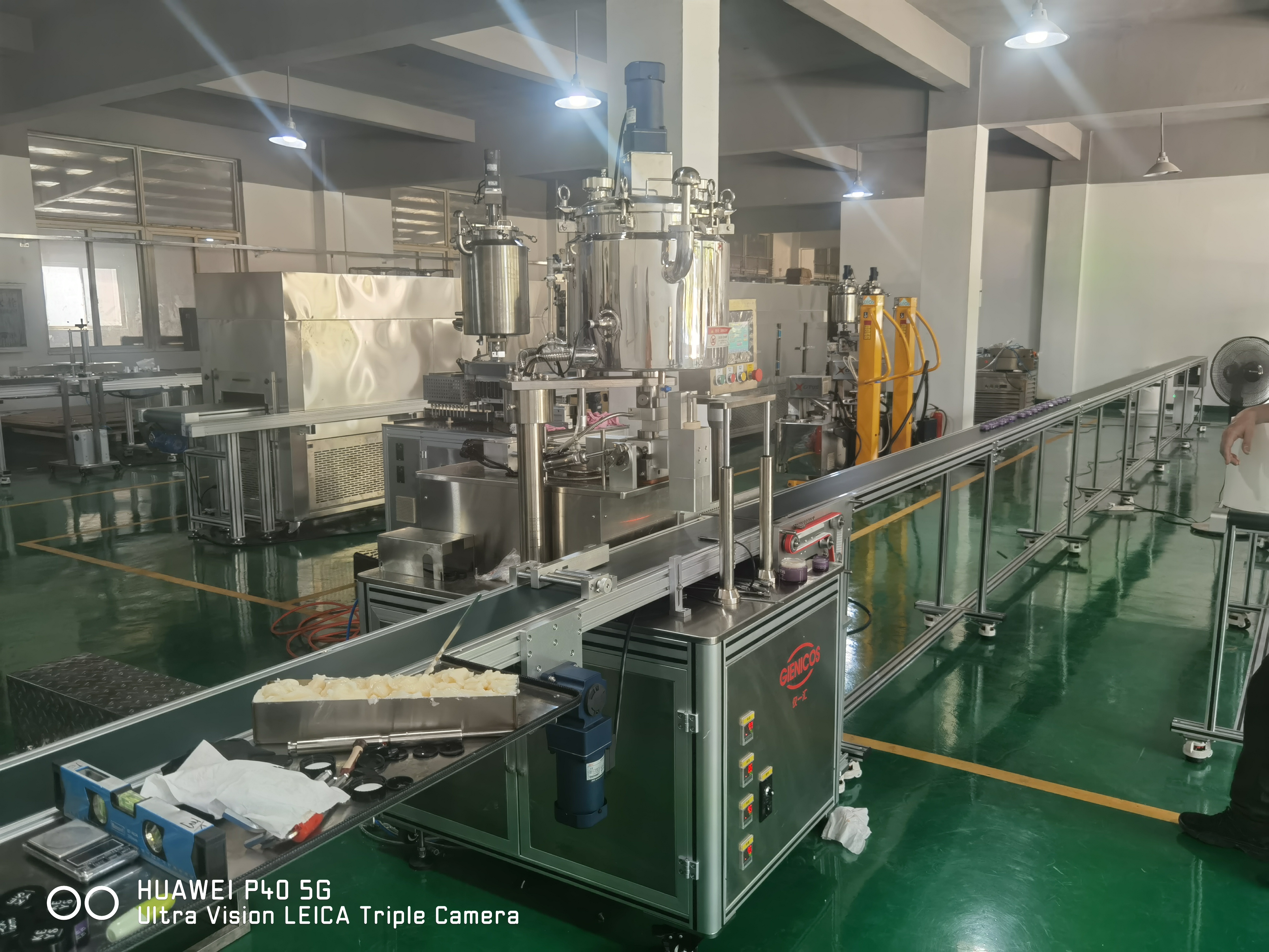 SINGLE NOZZLE FILLING MACHINE IN FACTORY