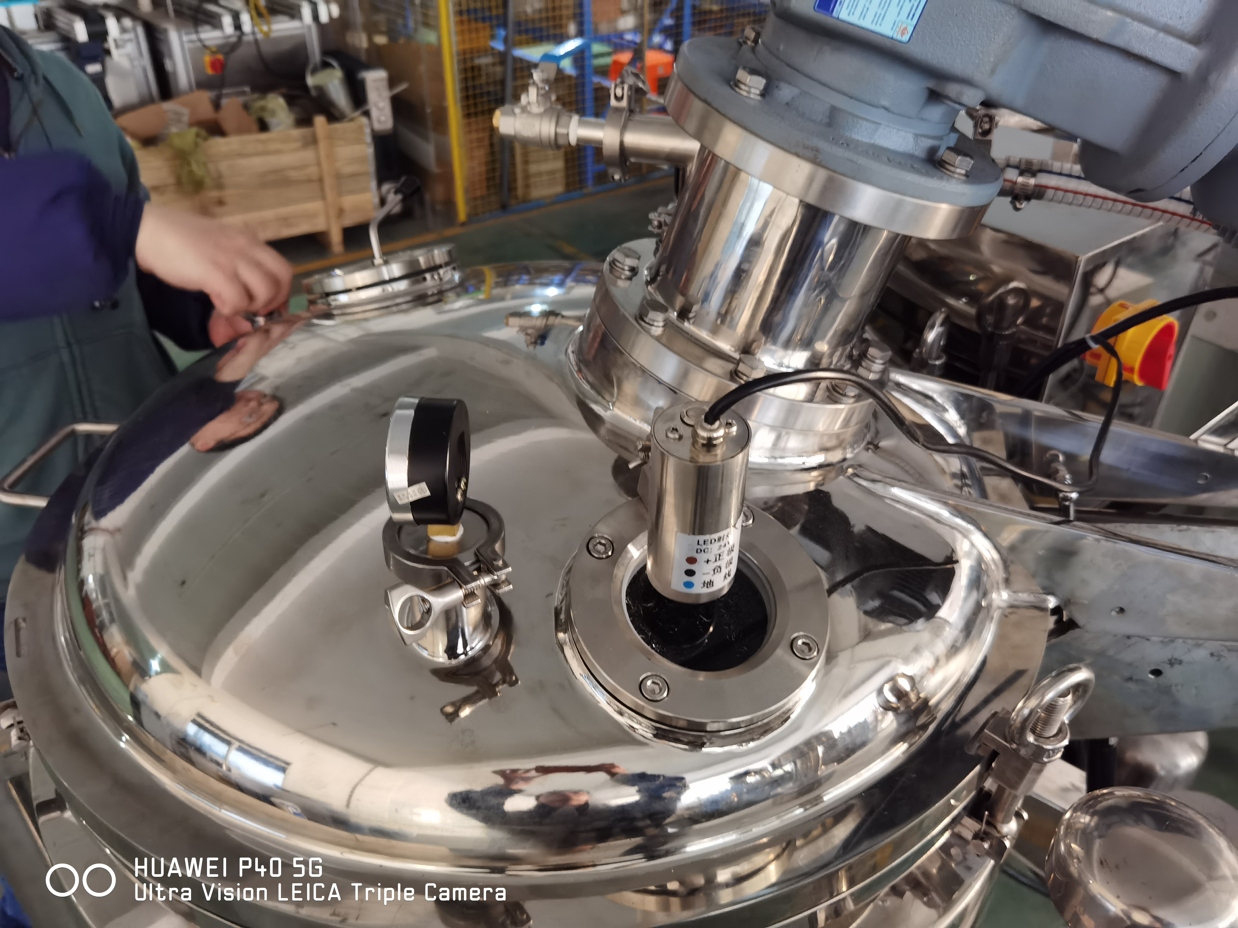 VACUUM LID WITH LIGHT GLASS