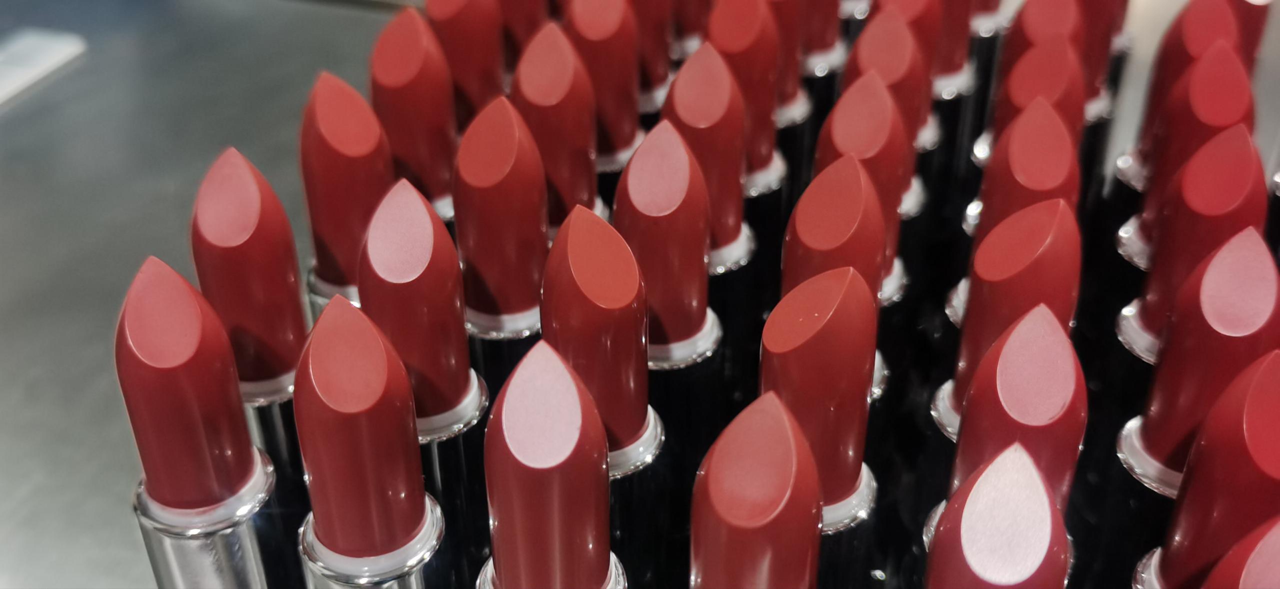 LIPSTICK PRODUCT SHOWCASE