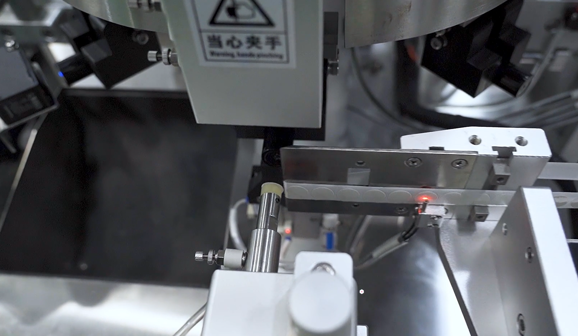 Automatic Lipstick and Lipgloss Labeling Equipment
