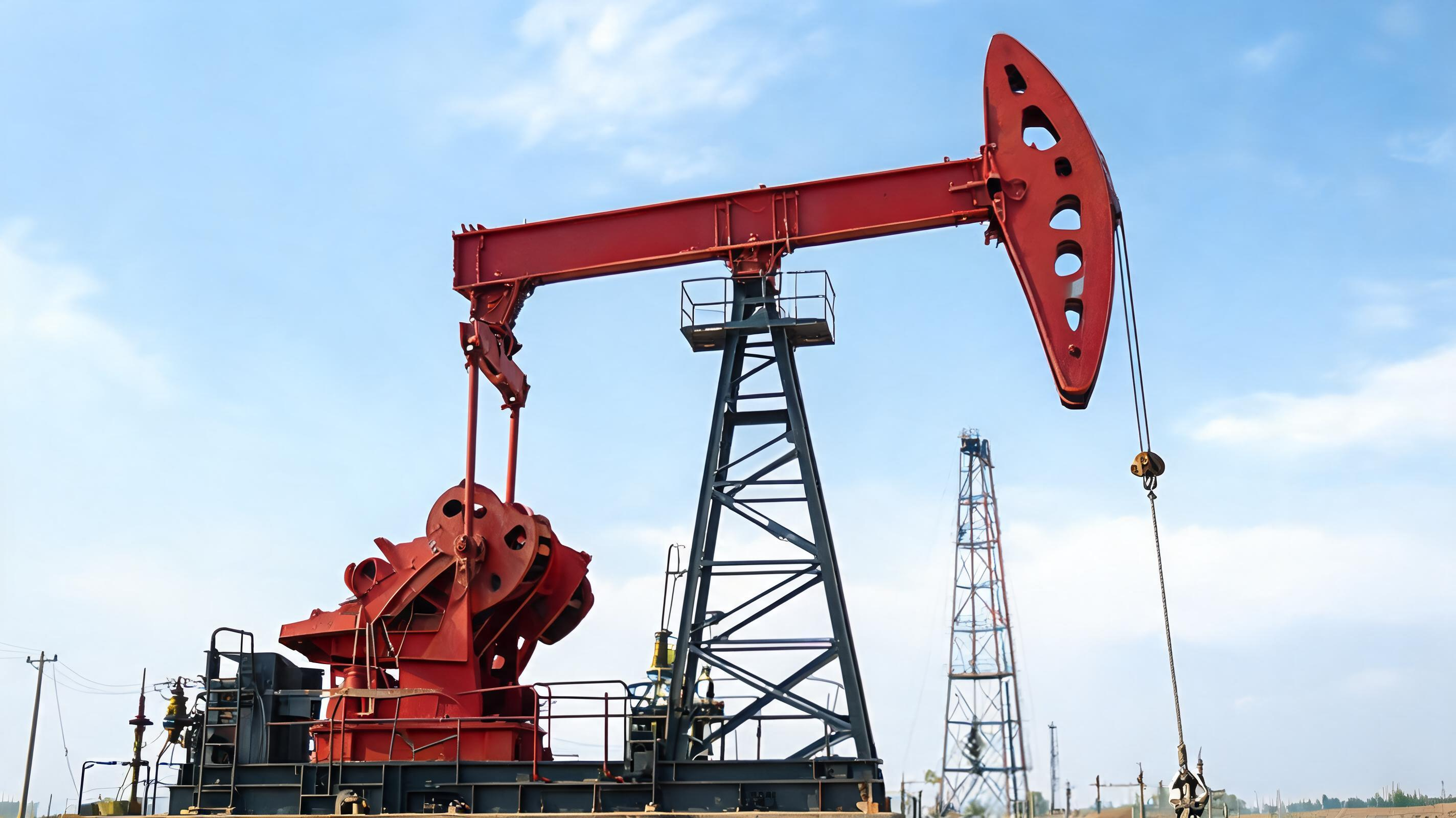 Oil and gas steel wire rope duty conditions Onshore and offshore oil and gas duty conditions where steel wire rope must resist alternating load, seawater corrosion and torsion