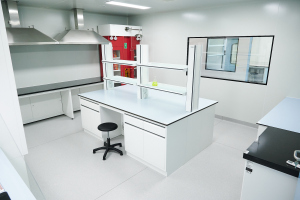 evergreat-showroom-fume-hood-and-laboratory-bench