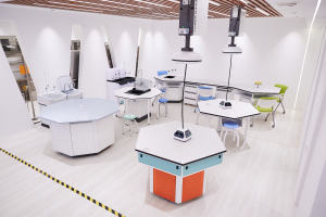 evergreat-showroom-island-benches-with-service-frames