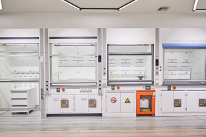 evergreat-showroom-fume-hood-and-safety-cabinet-display