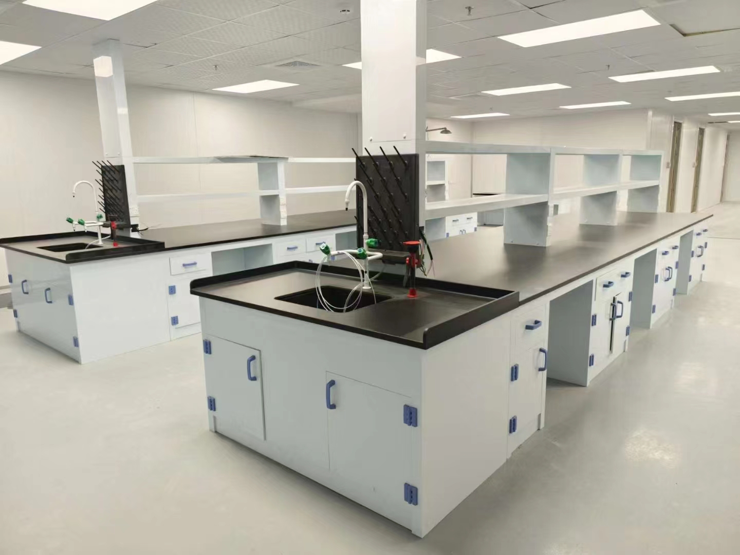 Laboratory island bench layout for industrial QC labs