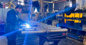 apex-hydraulic-cylinder-barrel-and-mount-welding