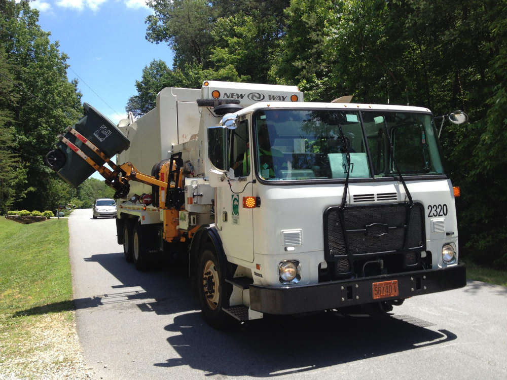 Automated side loader refuse truck cylinder application during curbside collection