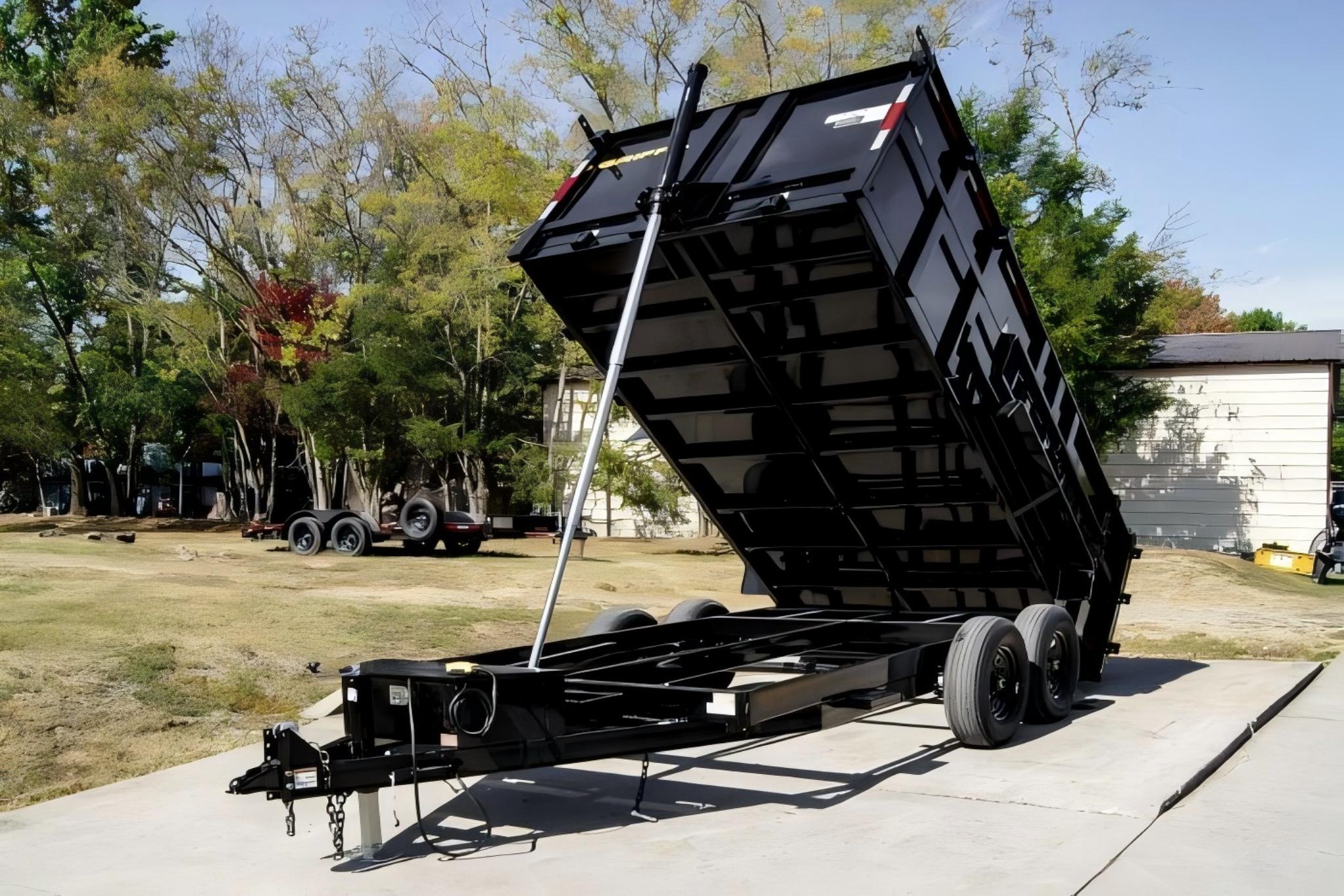 Front-mount telescopic lifting system on a North American dump trailer