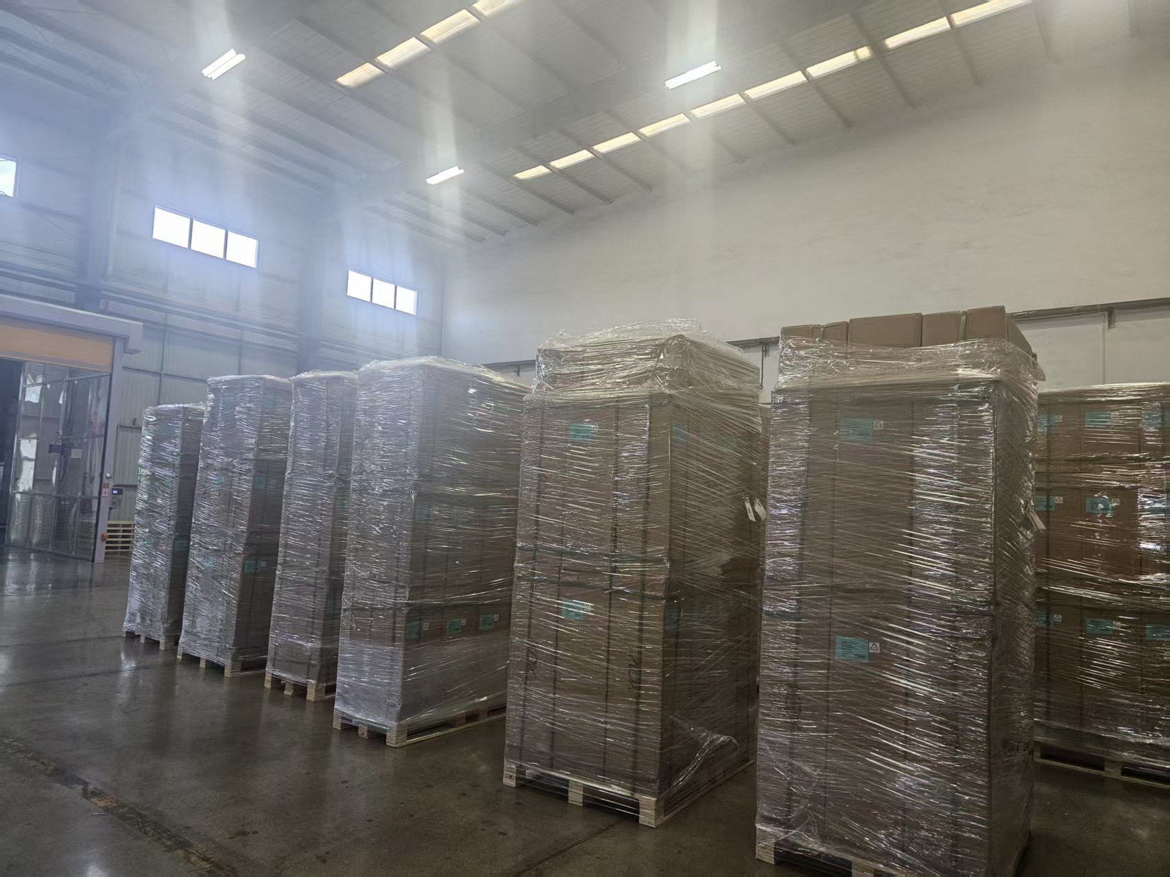 BOPP thermal lamination film loading for export at SHKFILM