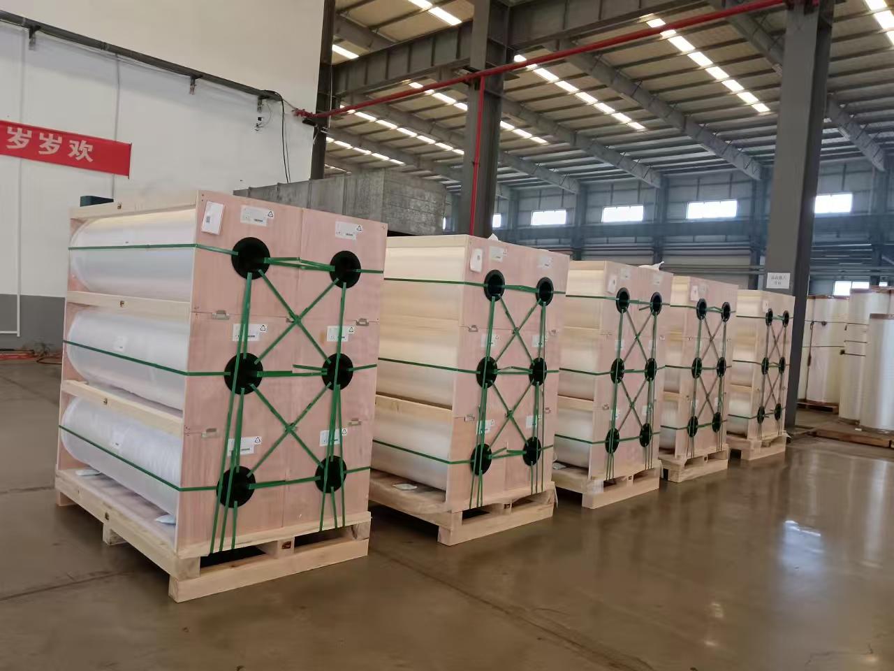 No-primer functional BOPP base film produced for subsequent EVA coating