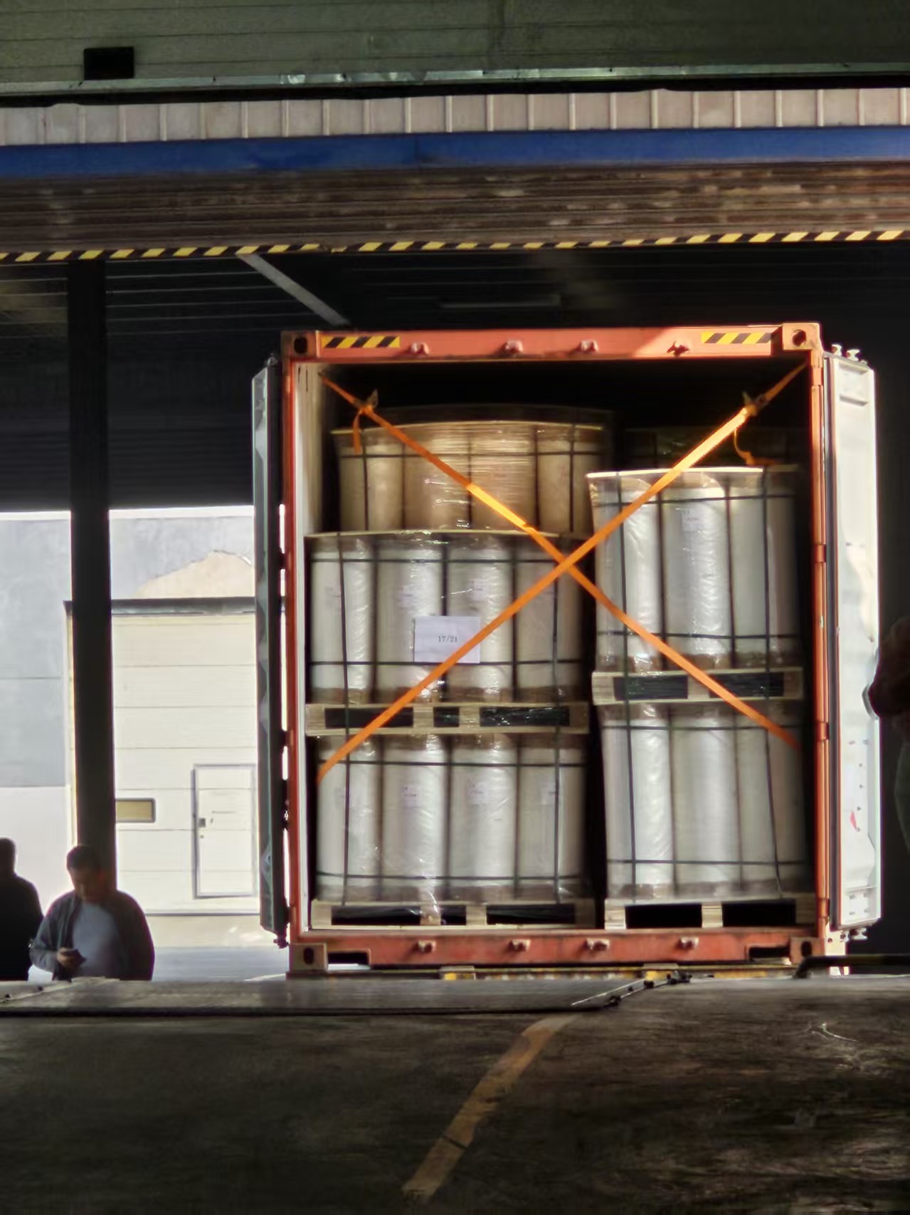 SHKFILM loading SHKFILM loading BOPP film rolls for shipment