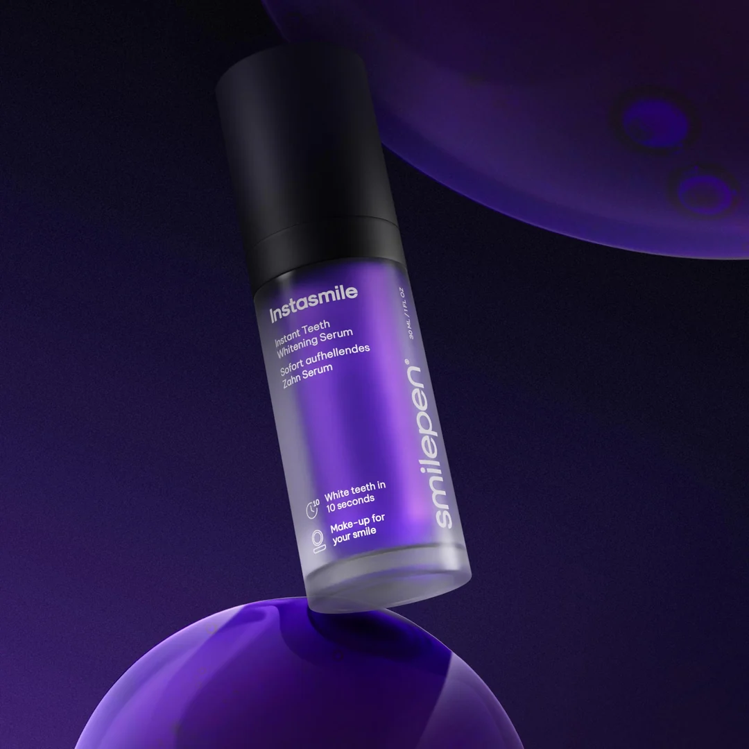 Purple colour corrector foam for neutralising yellow undertones on teeth