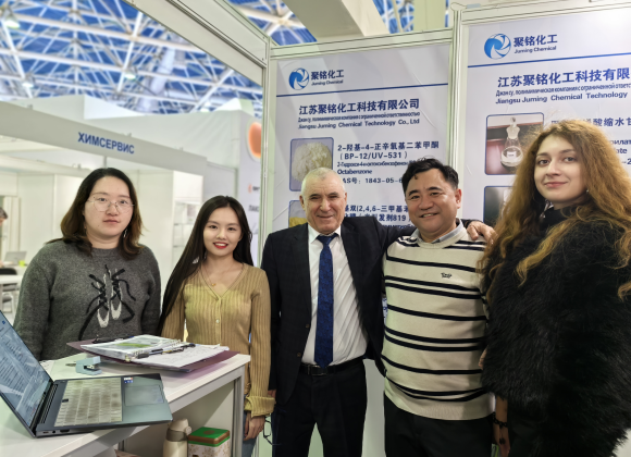 Supplier technical team discussing electronic-grade chemical qualification requirements with international buyers at an industry exhibition