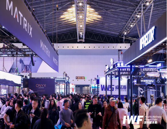Flow of visitors at a China fitness trade expo