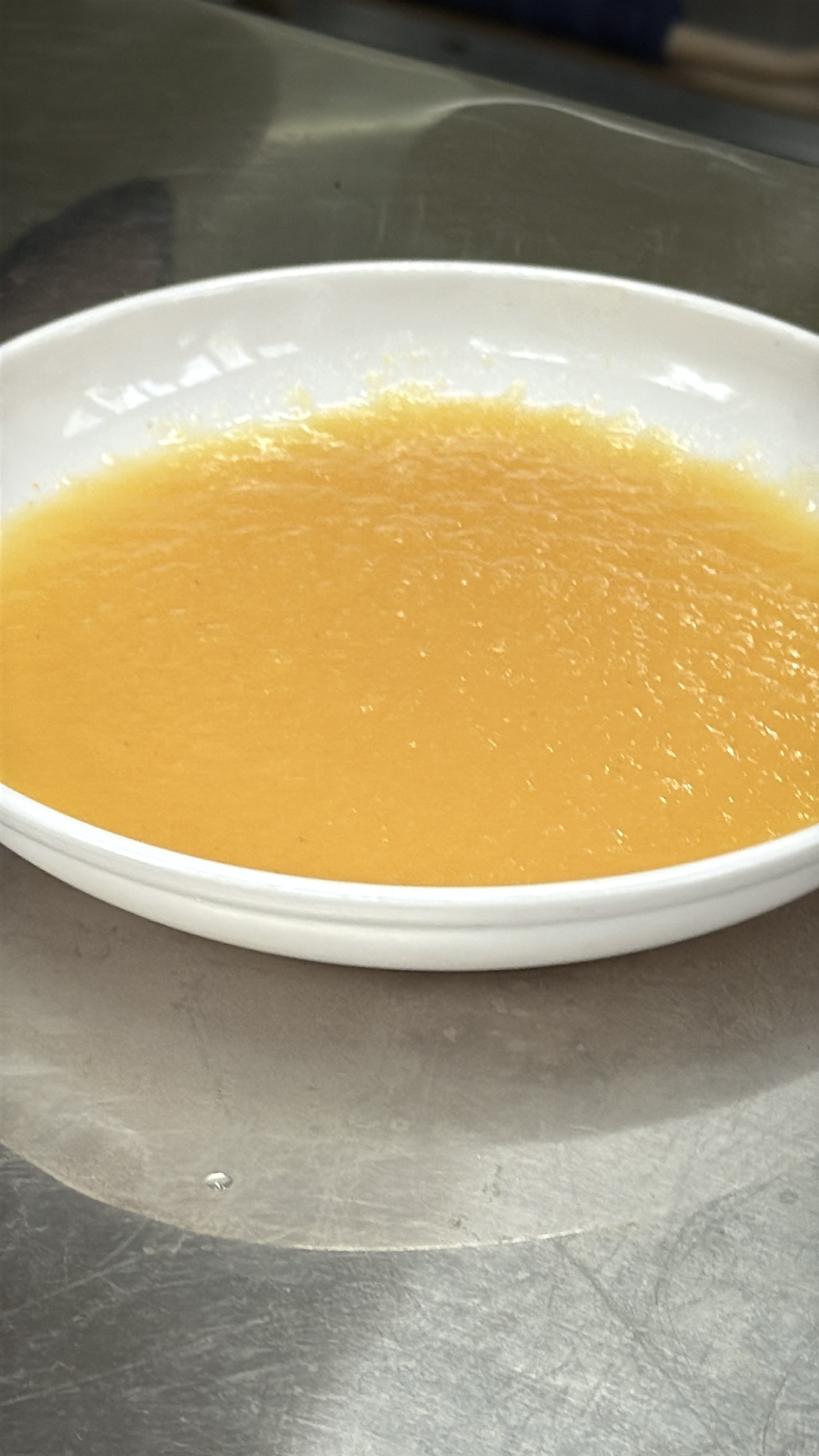 Canned applesauce from the Agrogentra canned fruit range