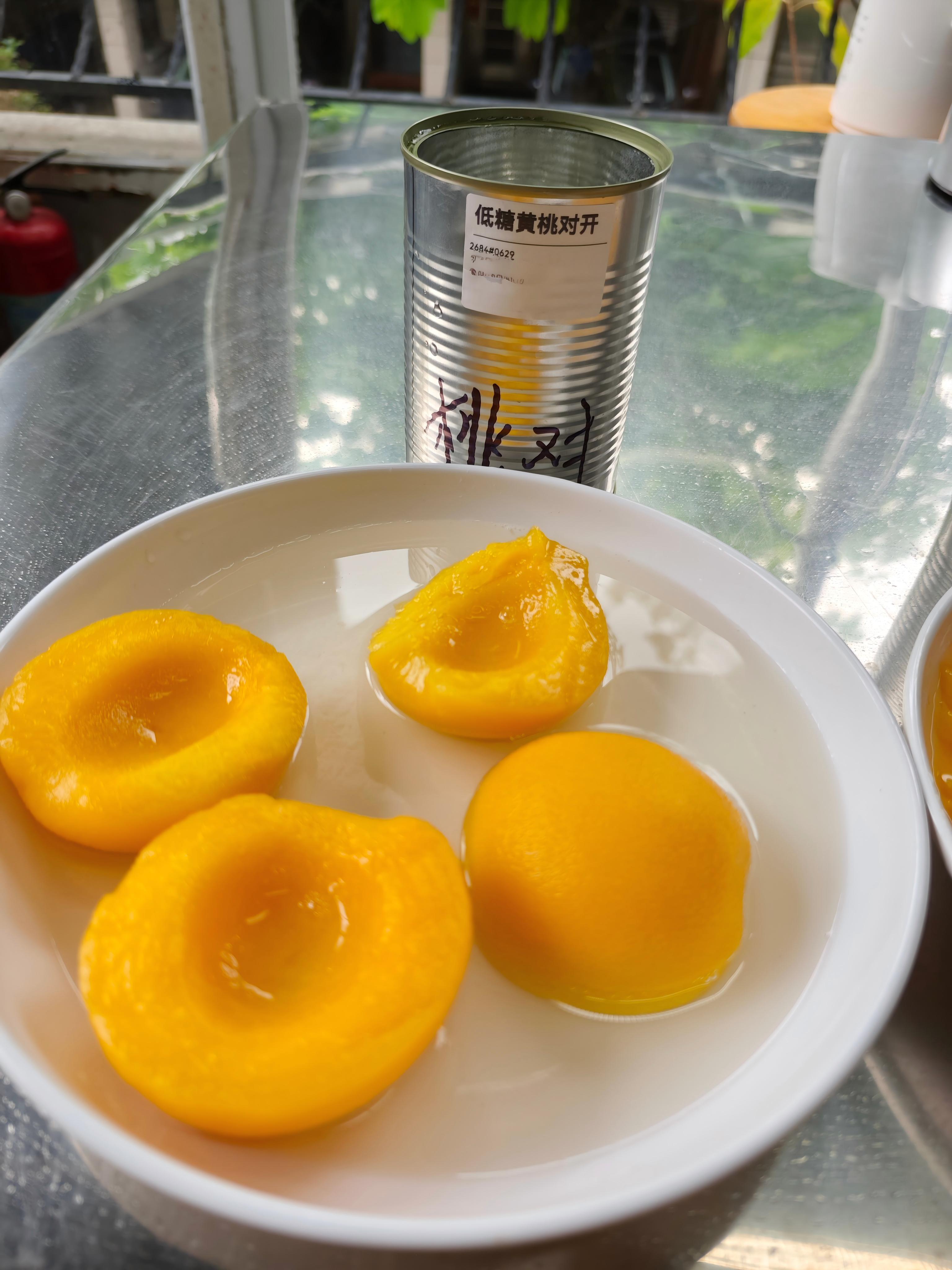Canned yellow peach halves packed in light syrup, canned fruit product for retail and foodservice