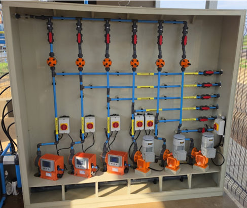 Dosing pump at a working site