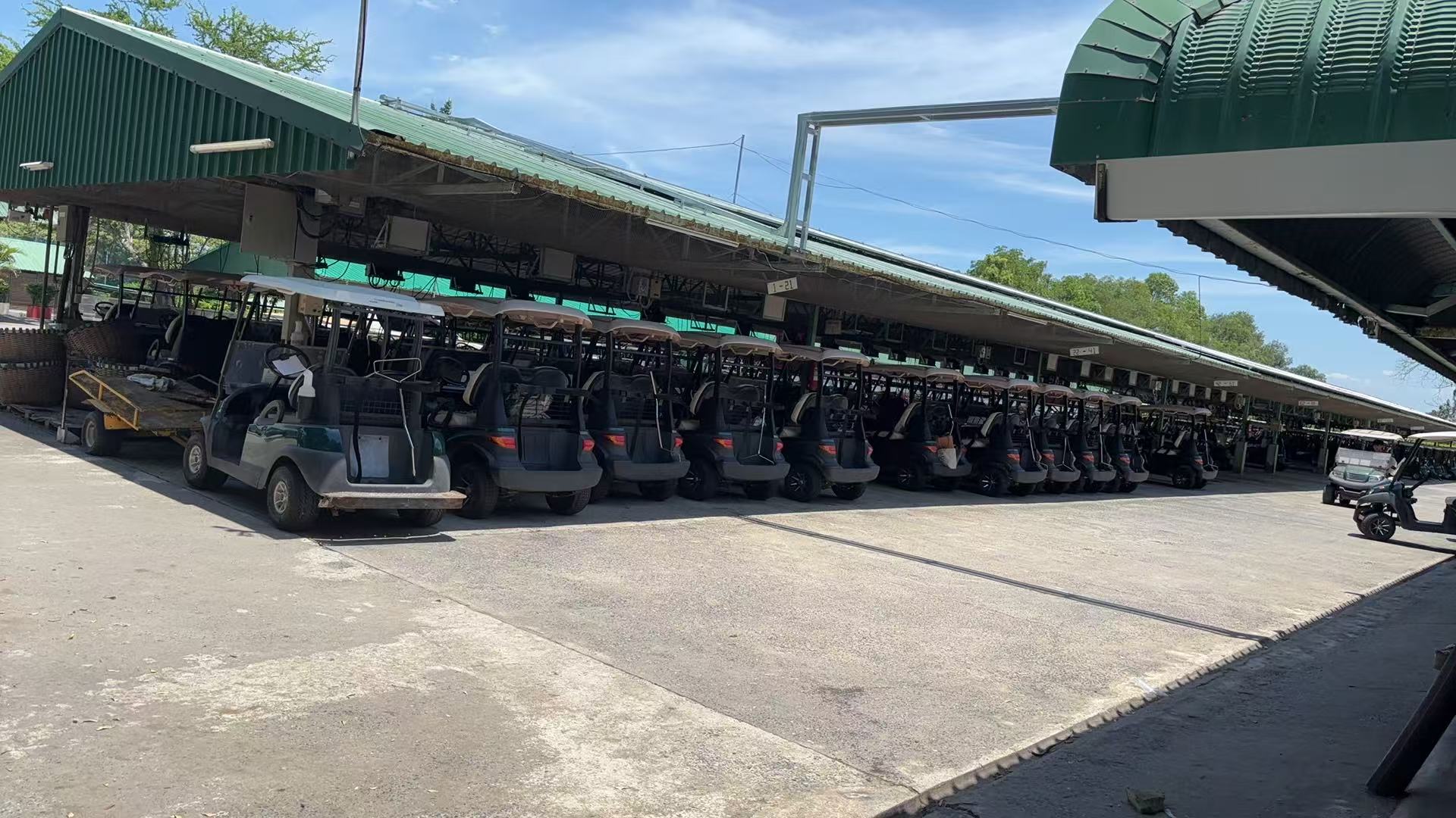 SISWAY LiFePO4 golf cart batteries deployed at a golf course