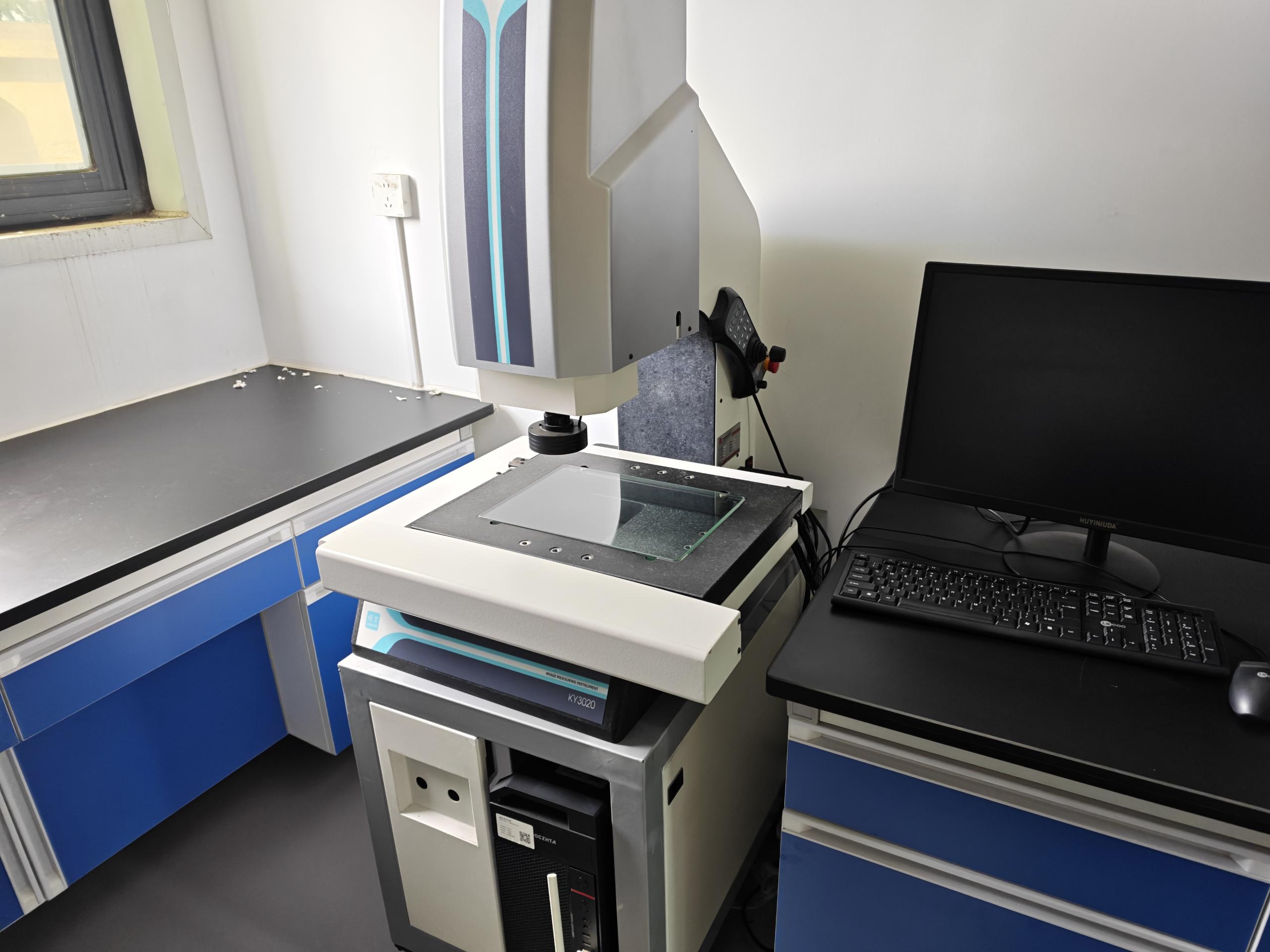 Thread angle inspection of hex bolts on a measurement setup