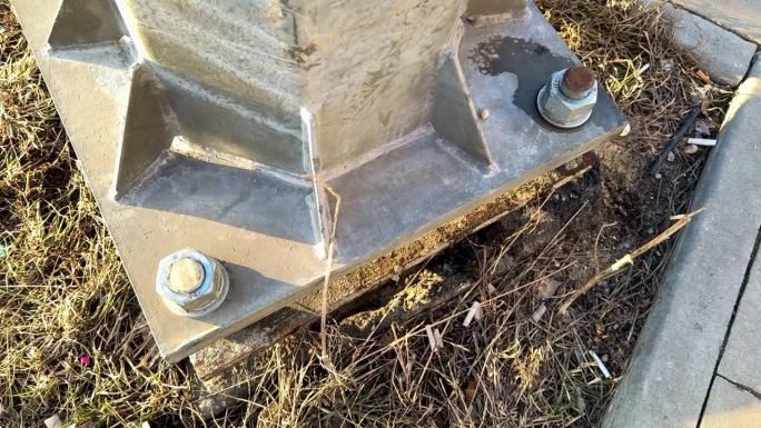 On-site anchor fixing for outdoor steel structure base