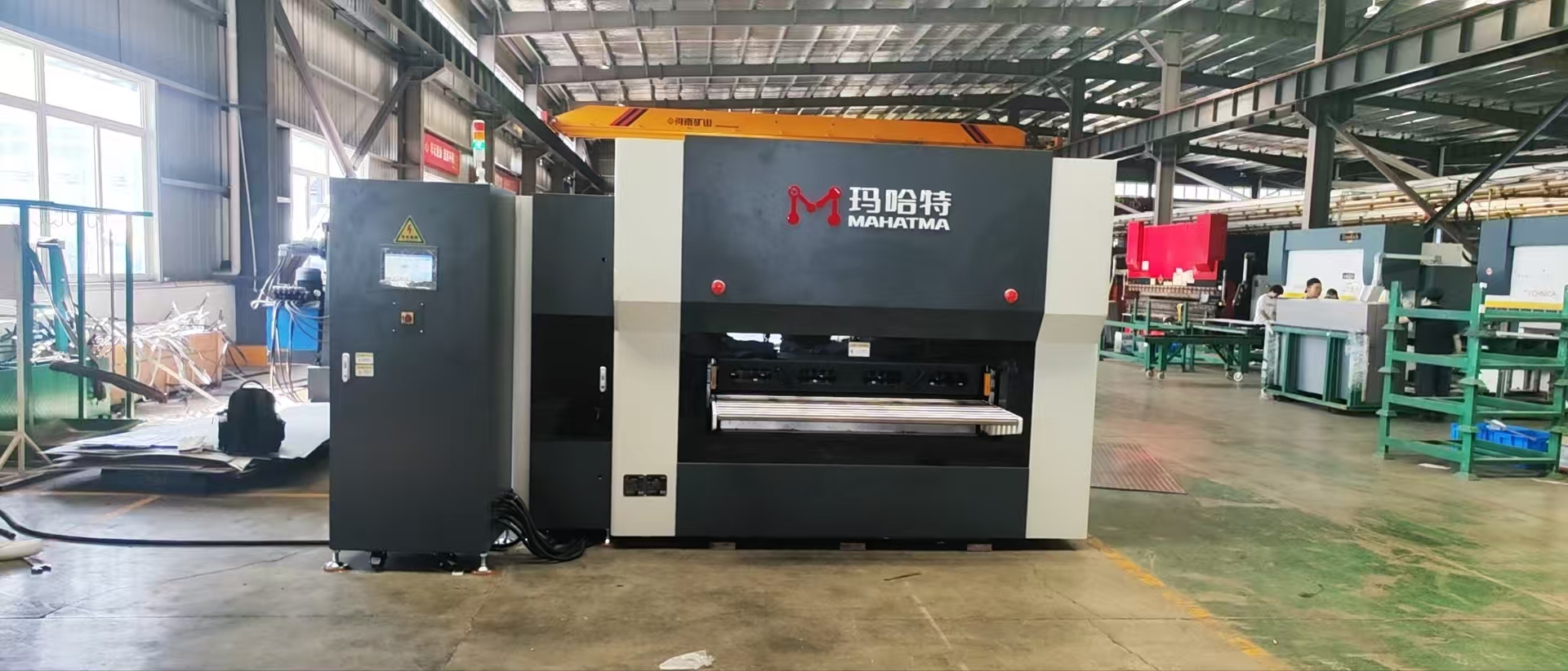 Servo-hydraulic leveling machine series for thick plate applications