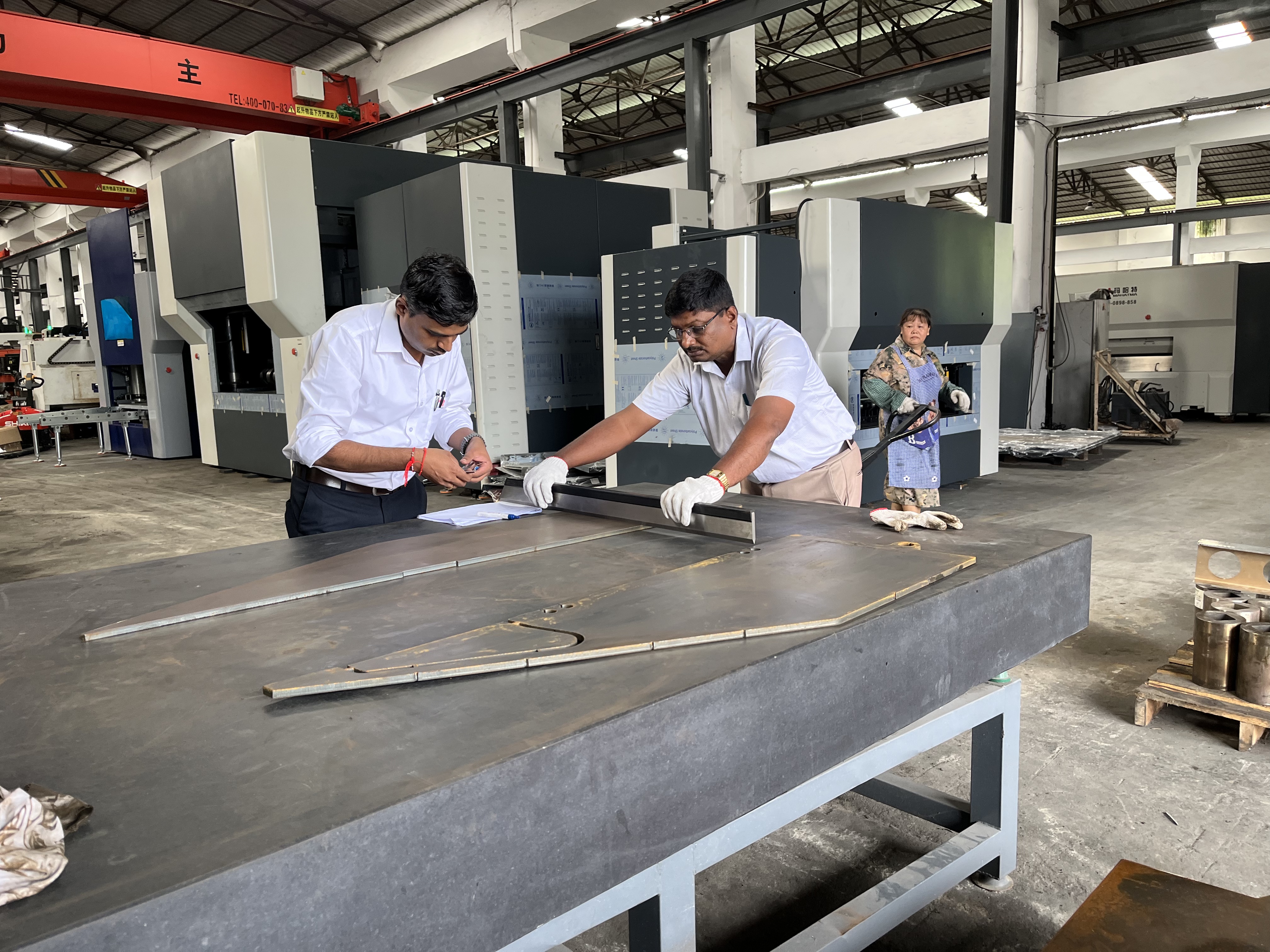On-site operation of MHTR60 leveling machine in customer facility