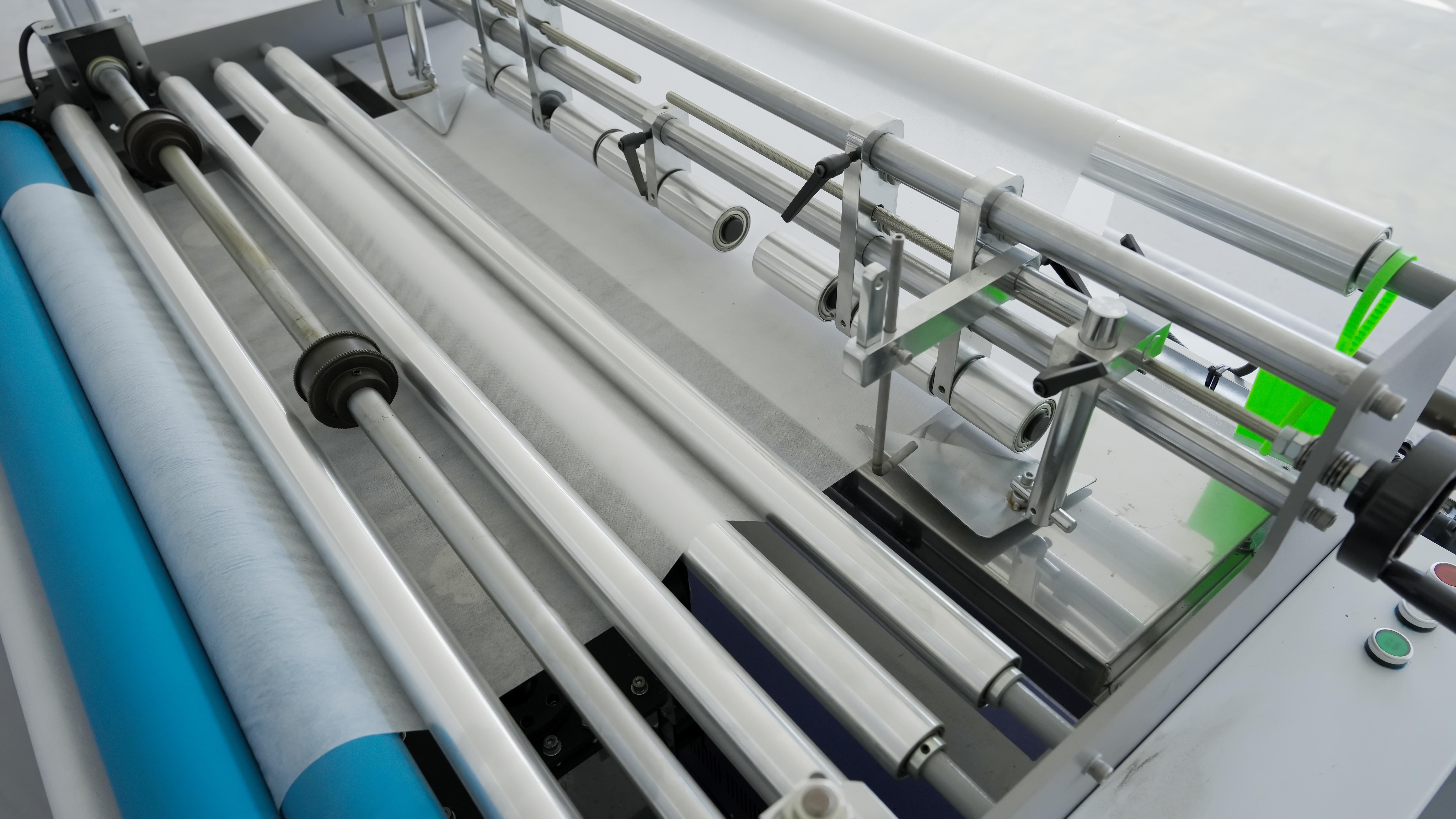 Bag-mouth-folding-and-embossing-roller