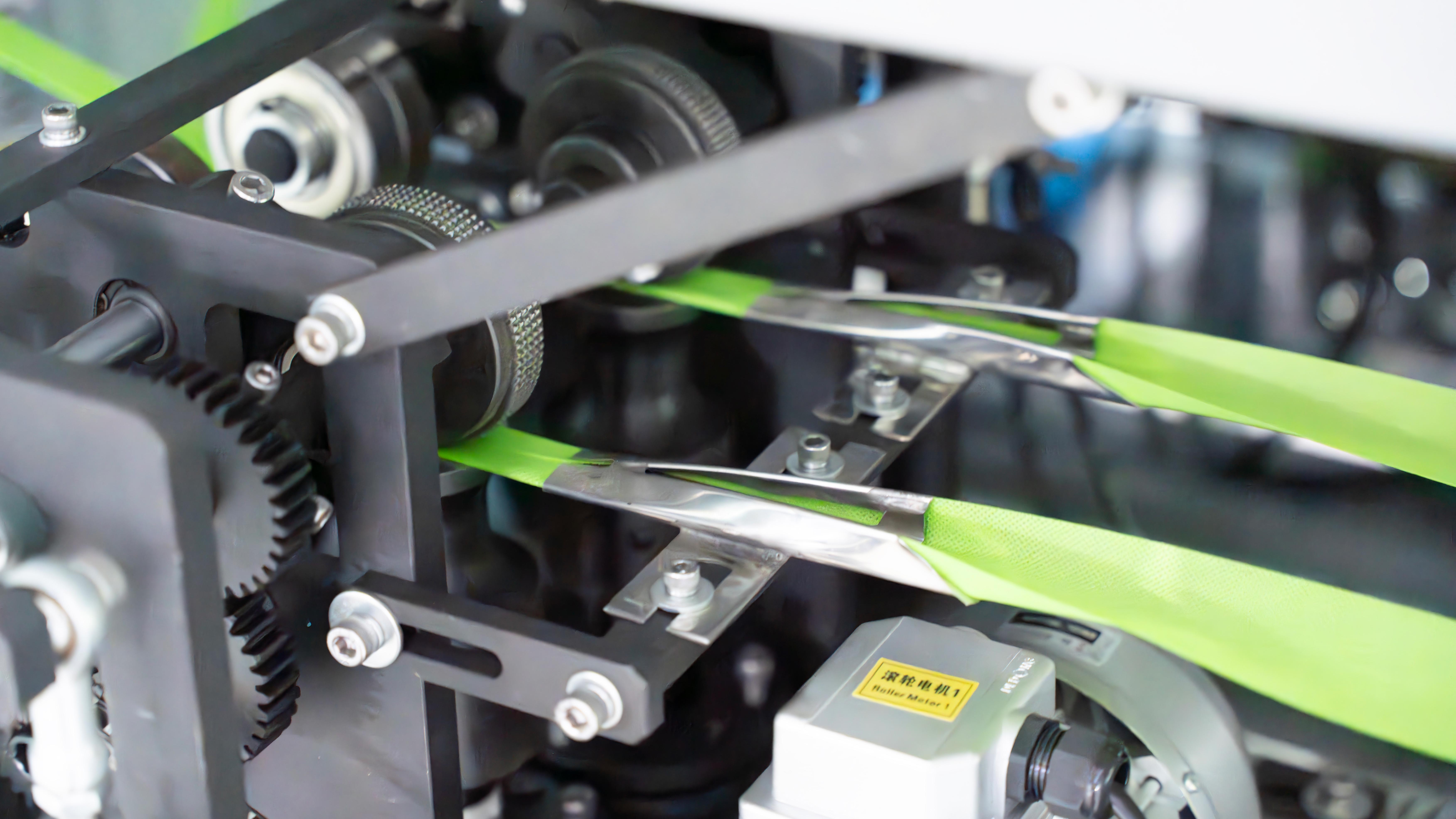 Edge-binding-and-embossing-on-the-carry-handle