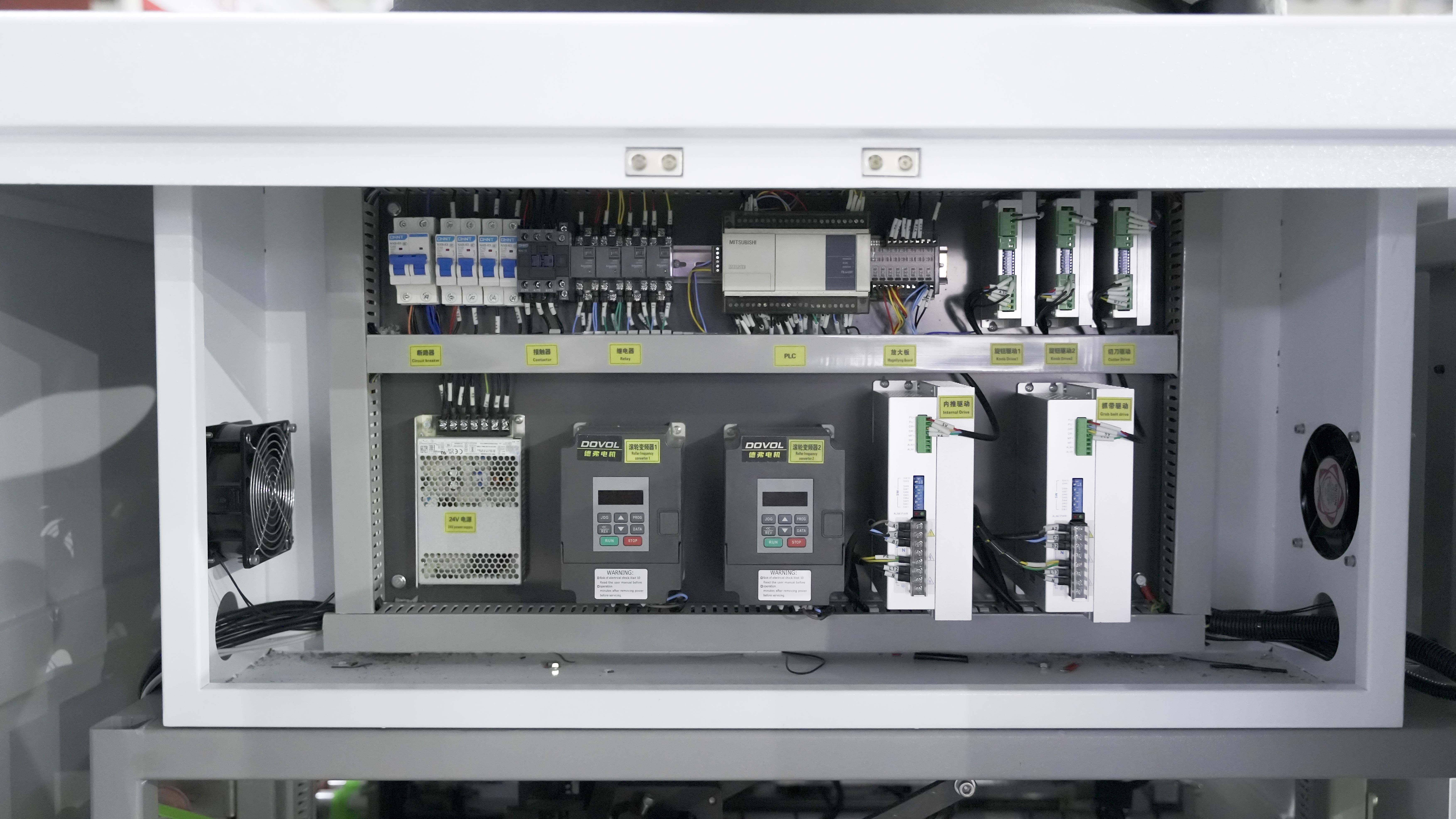 Power-distribution-box-for-the-handle-attaching-machine