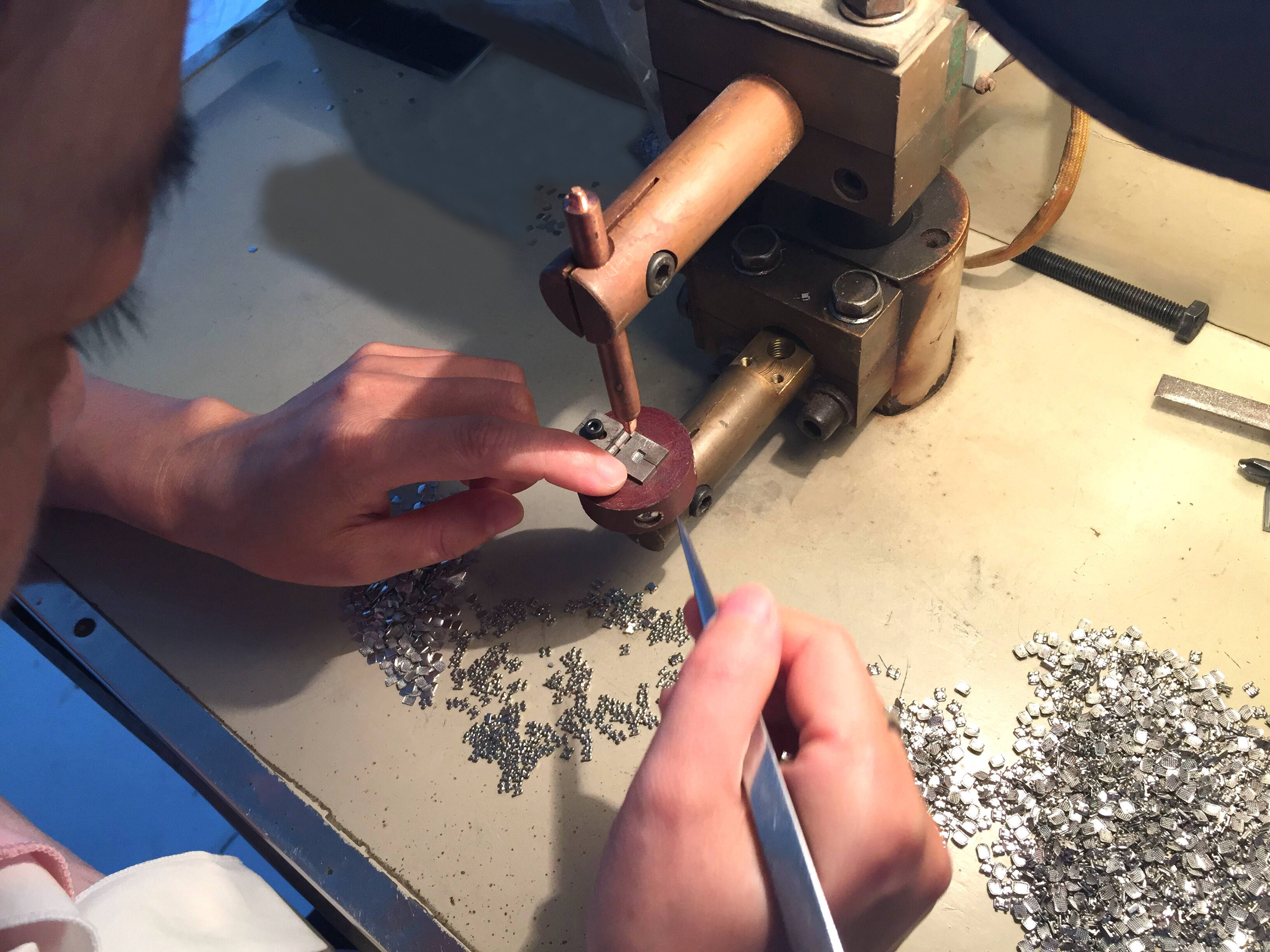 Inspection station used to verify orthodontic supplies during production