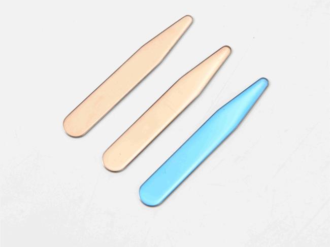 Metal collar stay with mirror-finish surfaces in common shirt collar sizes