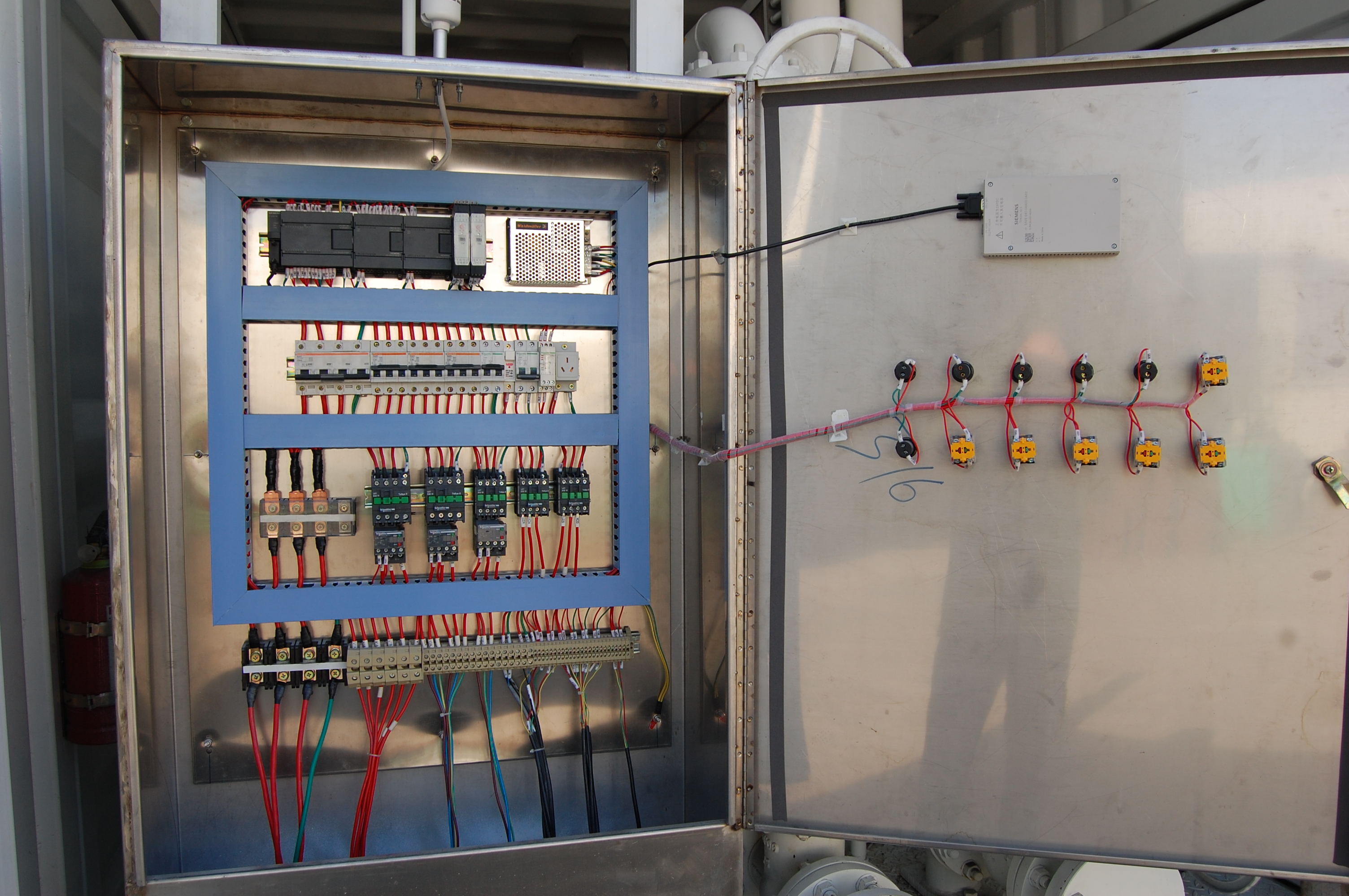 PDL-140 PLC control cabinet and LCD display