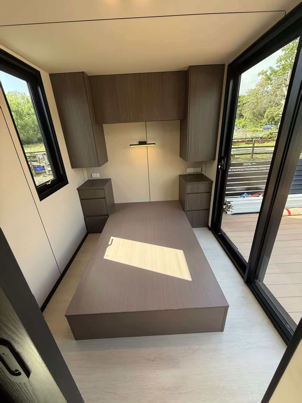 prefabricated-container-home-modern-modular-house-bedroom