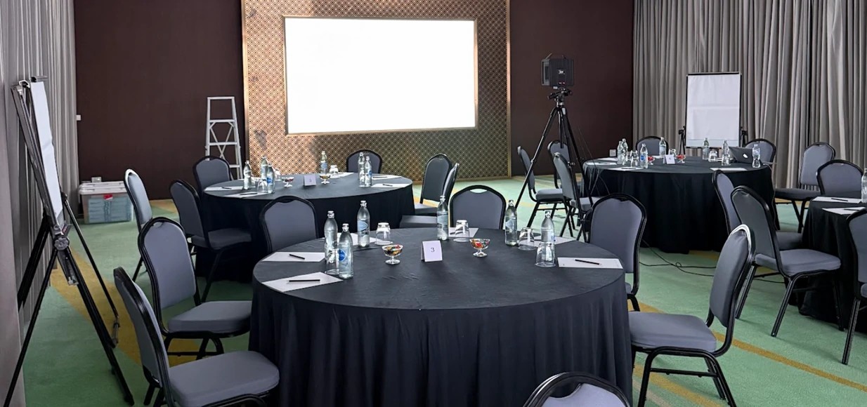 Quantum Dot COB LED video wall showing fine-pitch COB module structure in an indoor installation