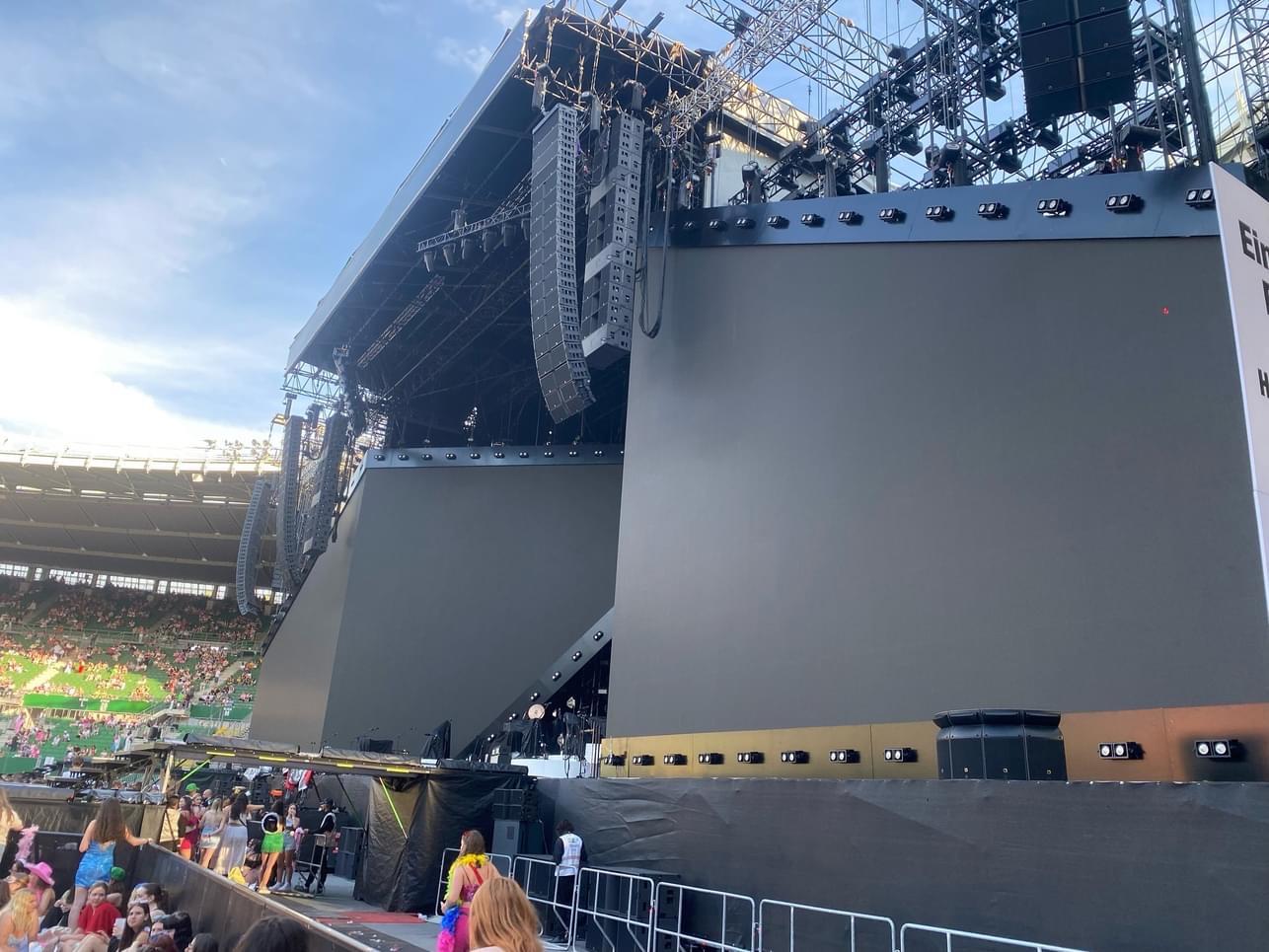 160 square metre D Series P2.976 outdoor rental LED display used for an outdoor stage production in Brazil