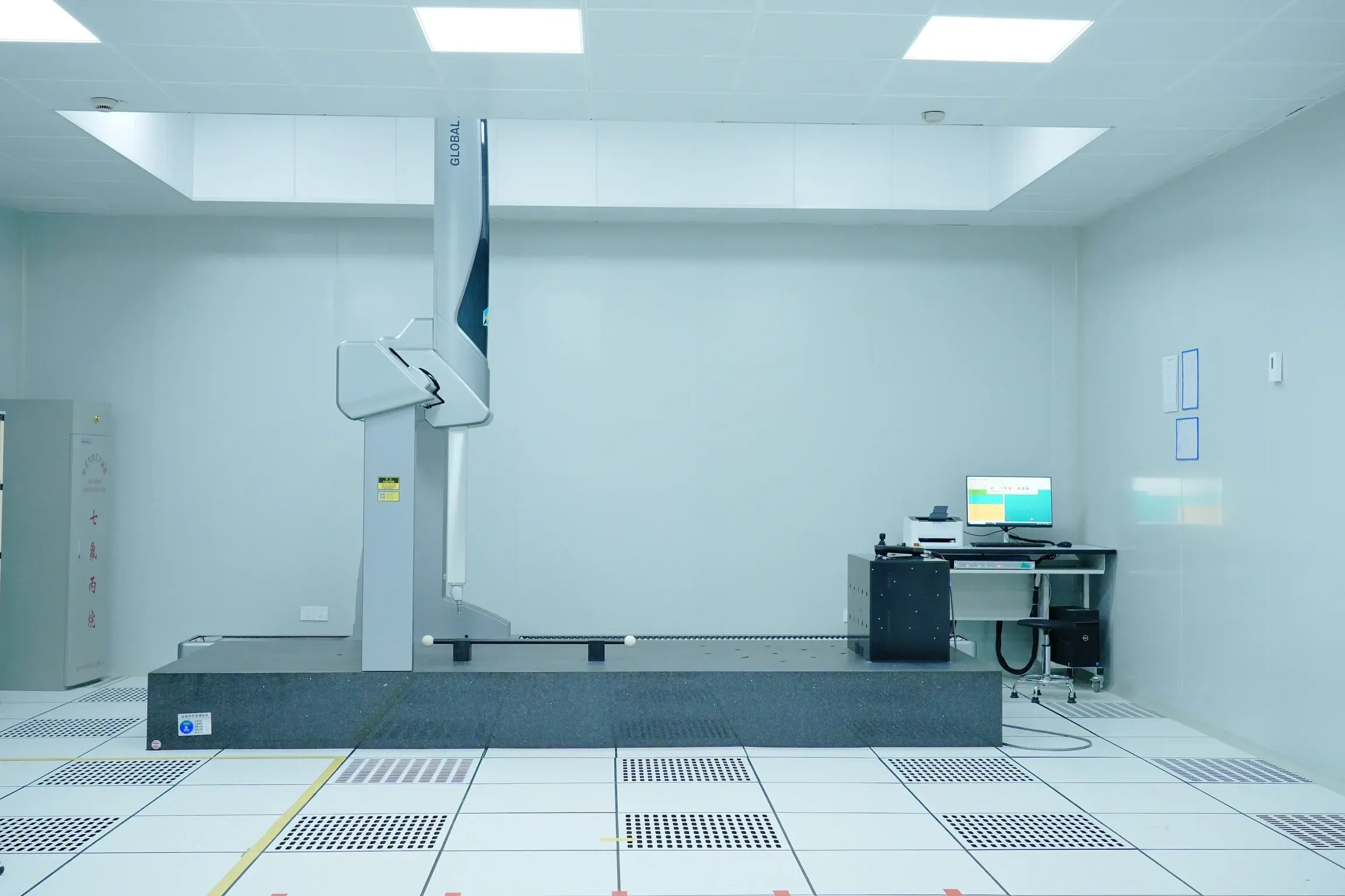 Coordinate measuring machine used as a reference method for dimensional inspection in a metrology laboratory