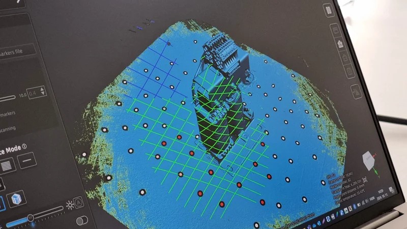 Geomagic Control X inspection software showing scanned component data and dimensional analysis