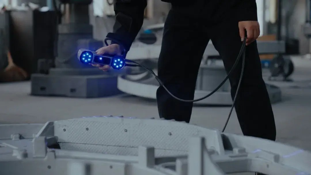 Capturing complete 3D data of a casting with a handheld laser scanner
