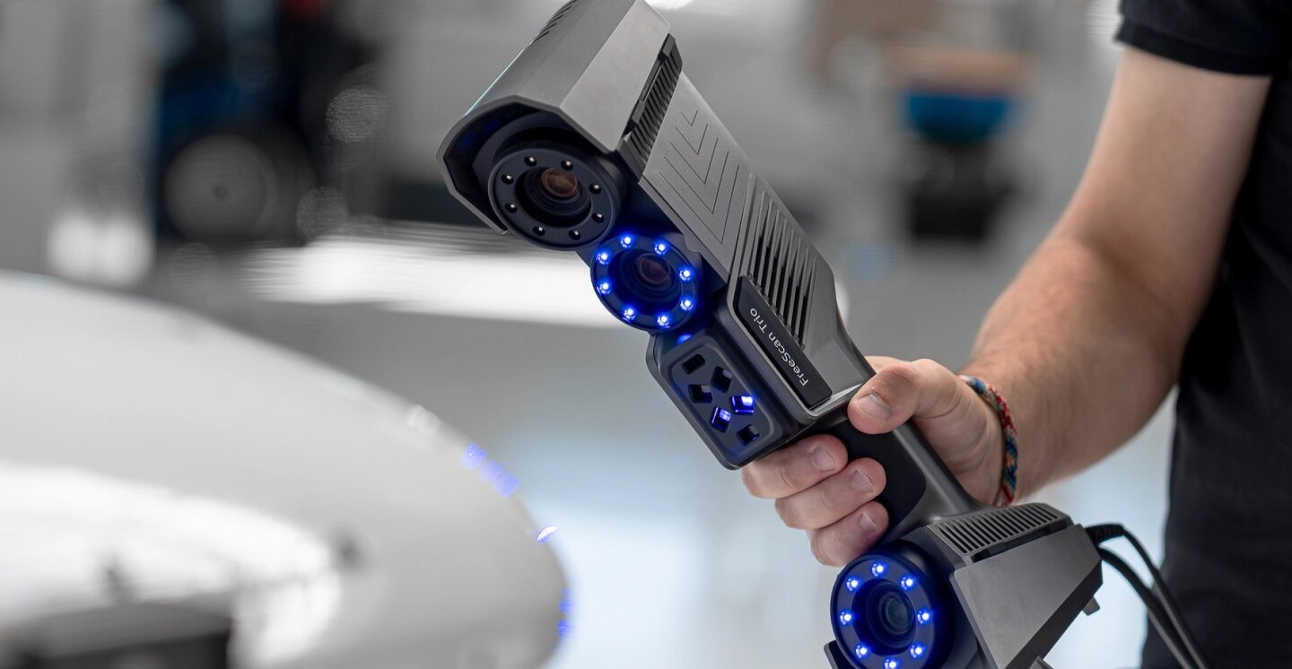Metrology 3D scanner using intelligent self-positioning technology for marker-free mould inspection