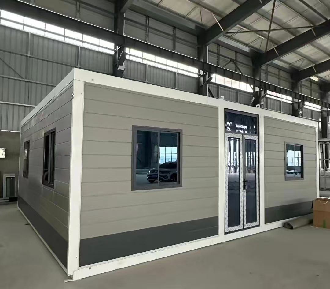 Flat‑Roof Double‑Wing Expandable Modular House