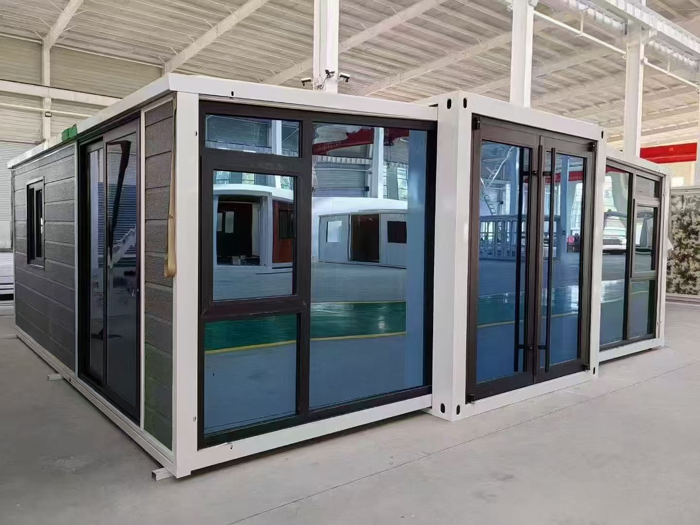 Two‑Story Double‑Wing Expandable Modular House with Floor‑to‑Ceiling Glass Curtain Wall