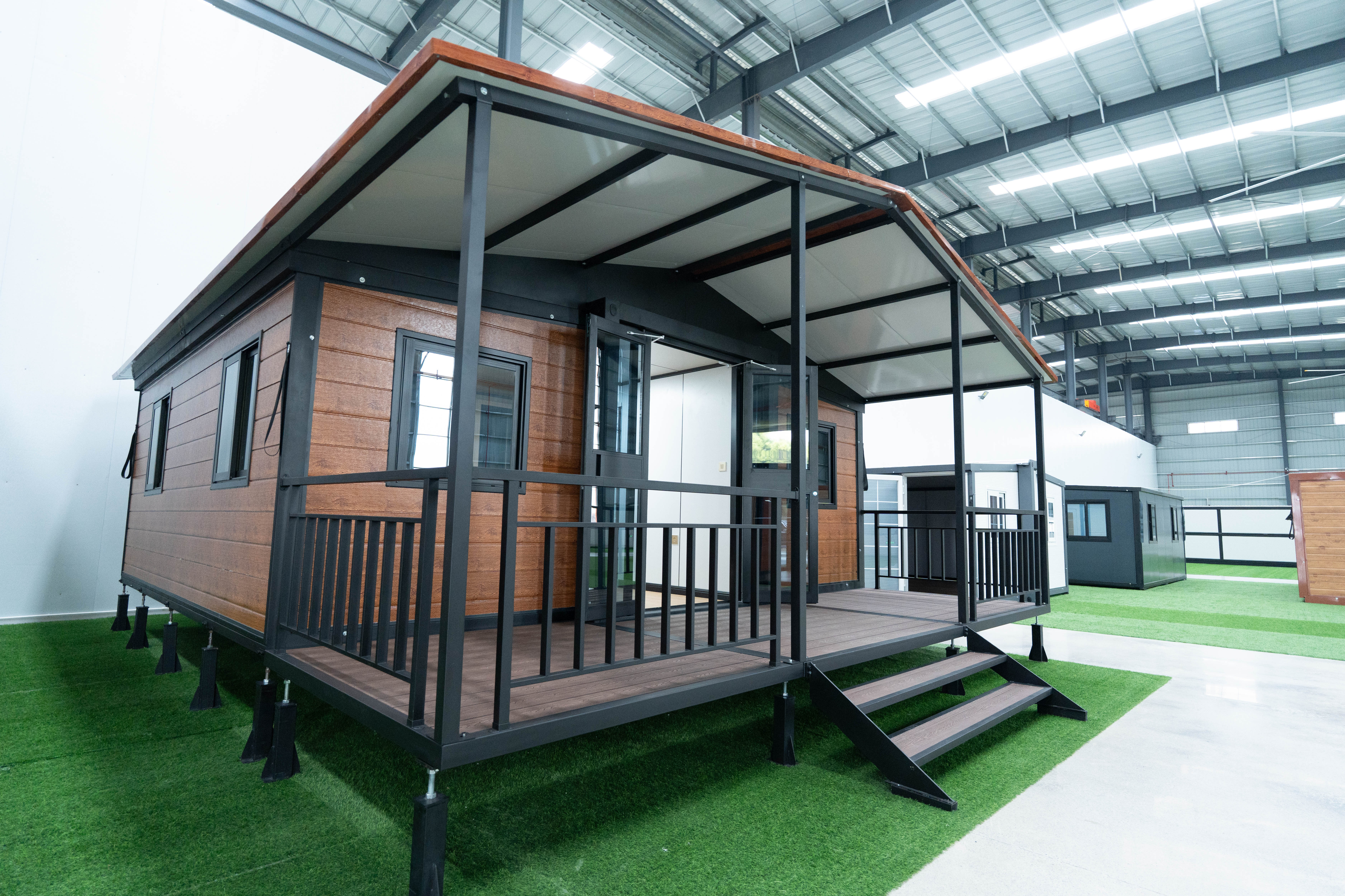 Double‑Wing Expandable Container House with Terrace