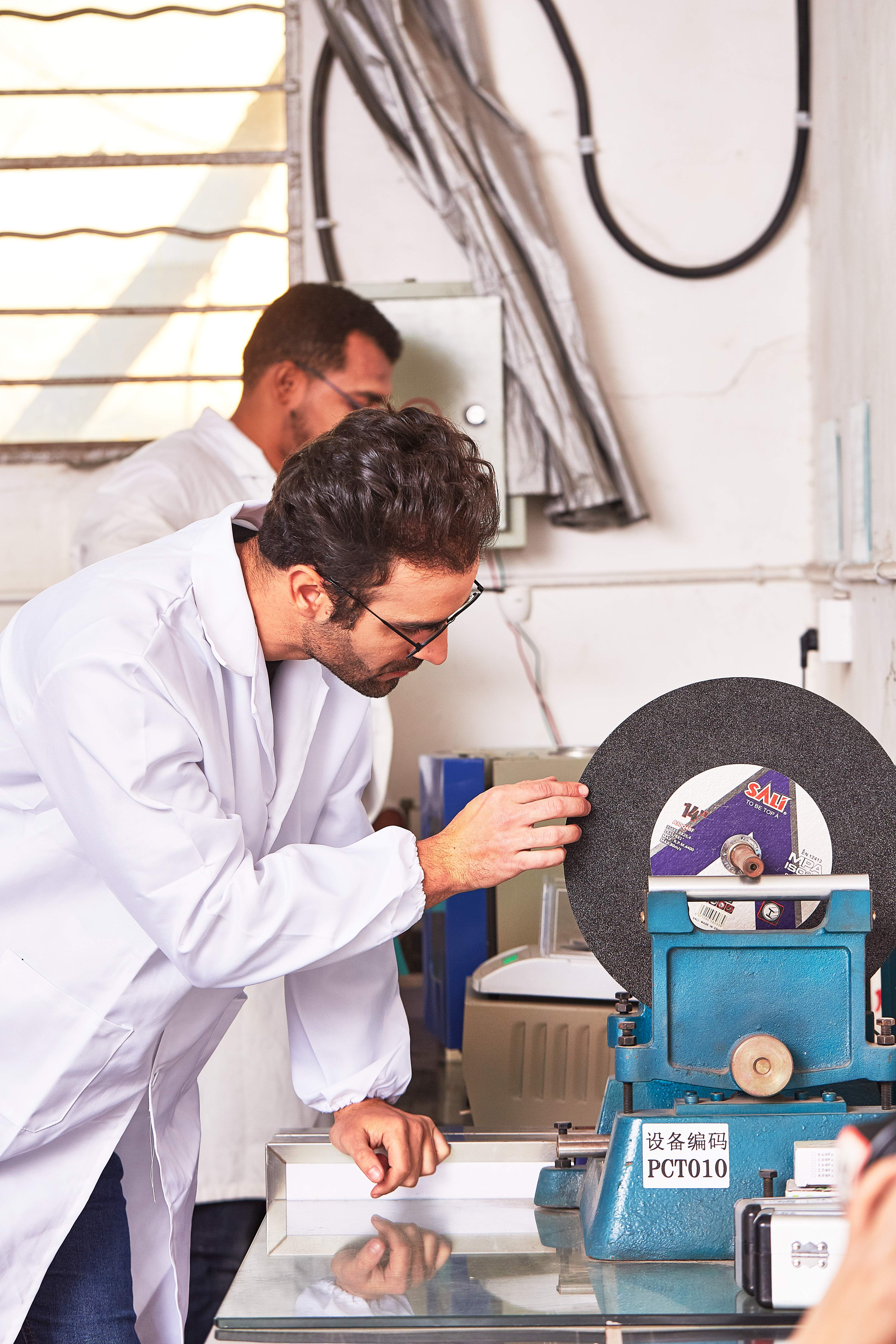 Abrasive formulation development and wheel testing in a research and development workshop