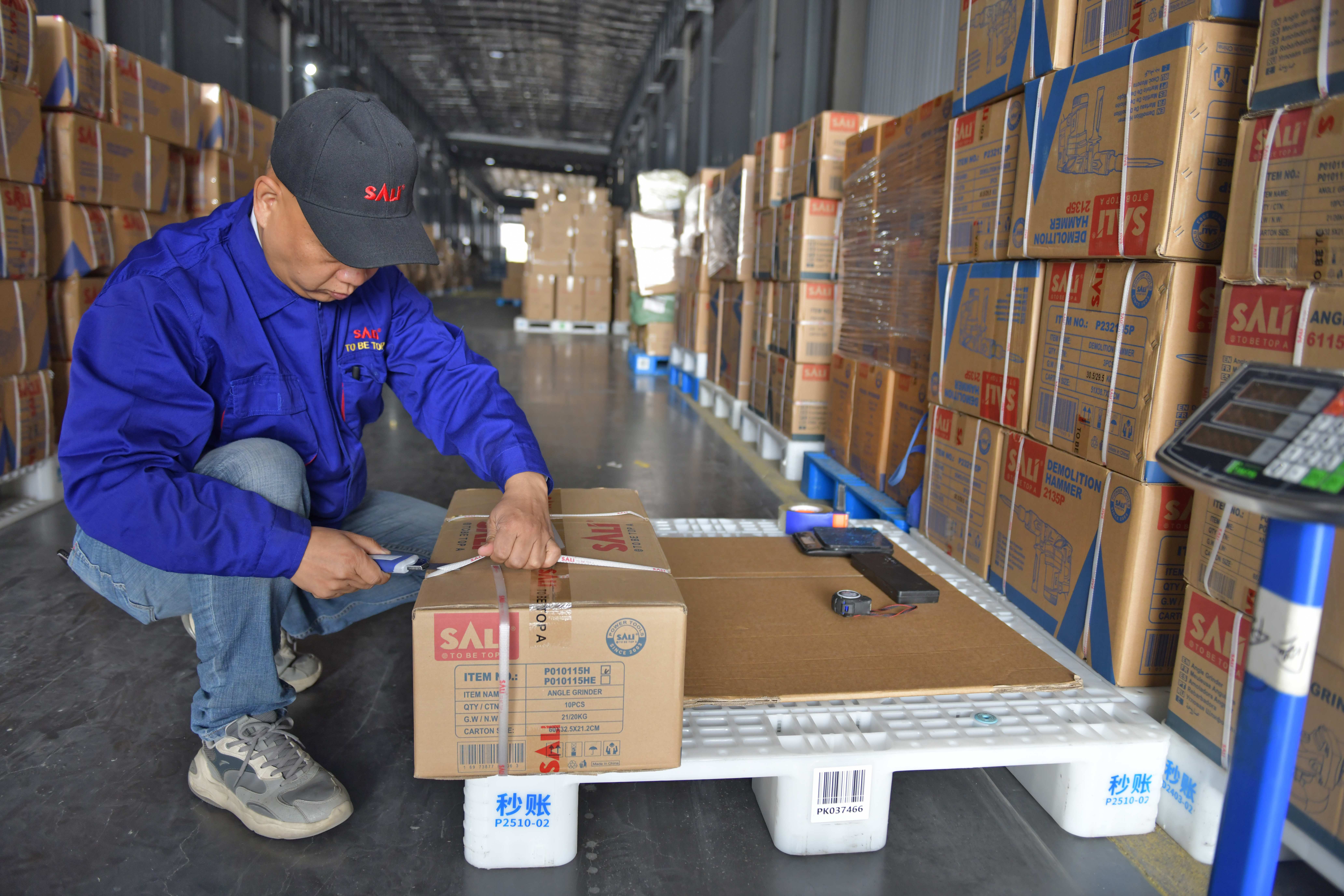 Batch quality inspection of bonded abrasive discs in a testing laboratory
