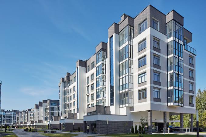 Real estate and commercial project context for elevator specification decisions