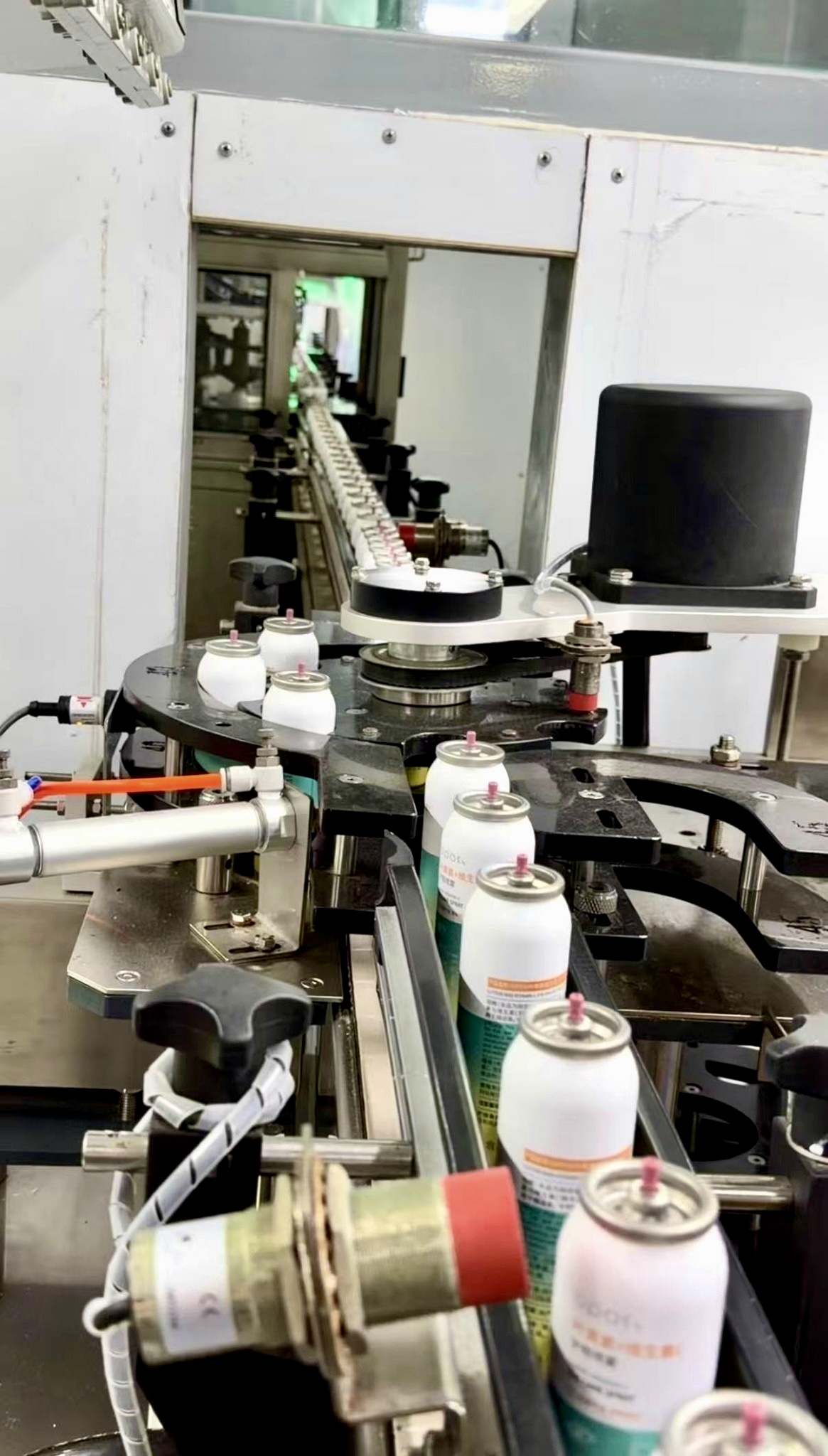 Cosmetic aerosol filling process on an automated aerosol filling line